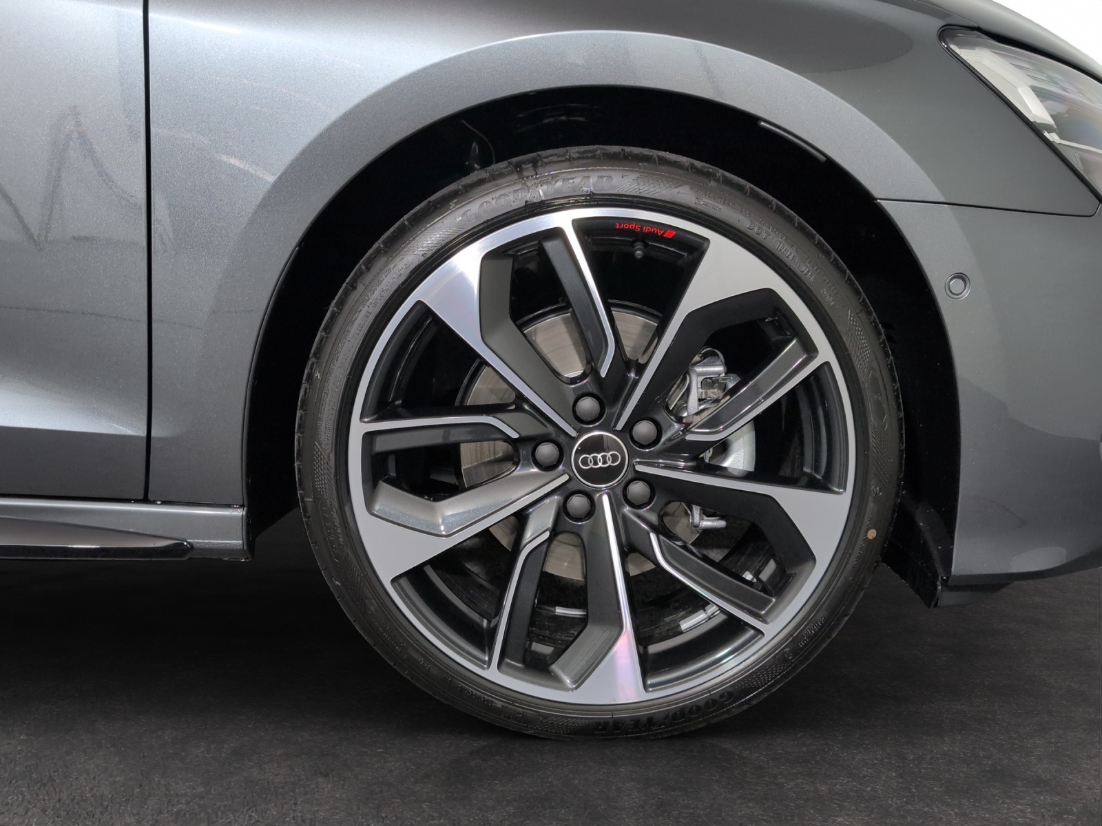 AUDI A3 Sportback TFSI 150 kW quattro S line S tronic-image-4