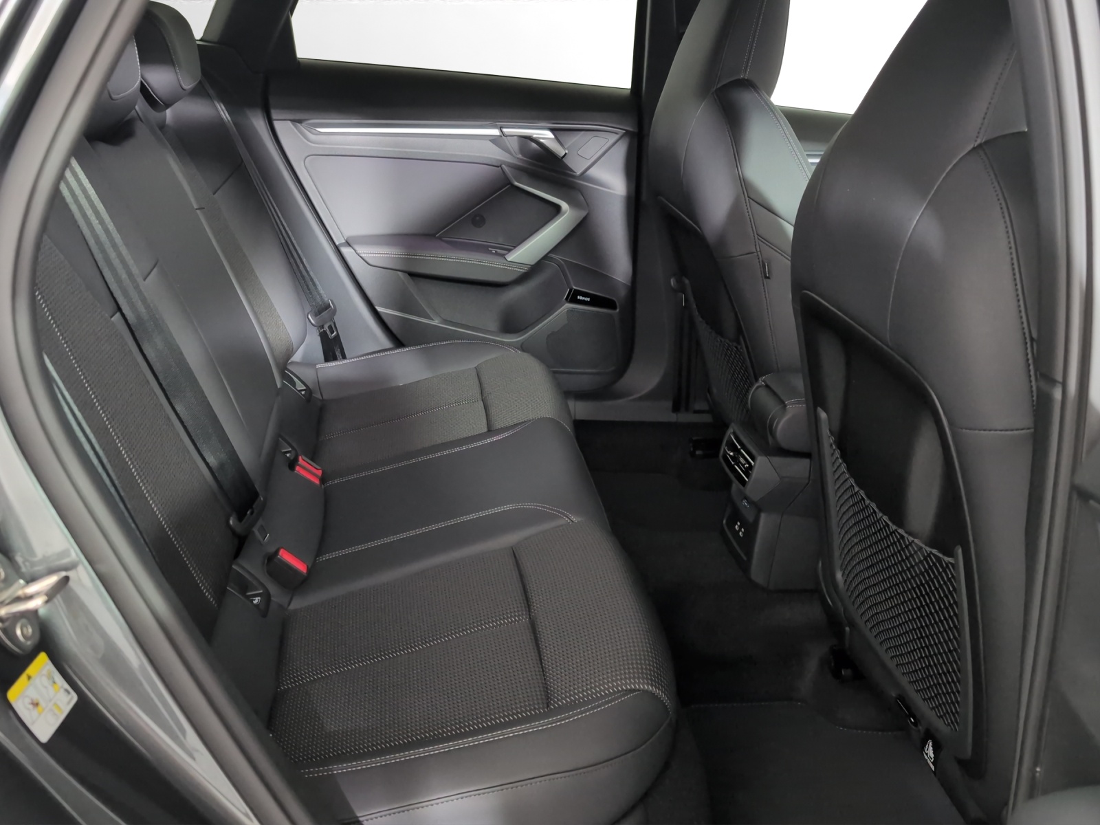 AUDI A3 Sportback TFSI 150 kW quattro S line S tronic-image-8