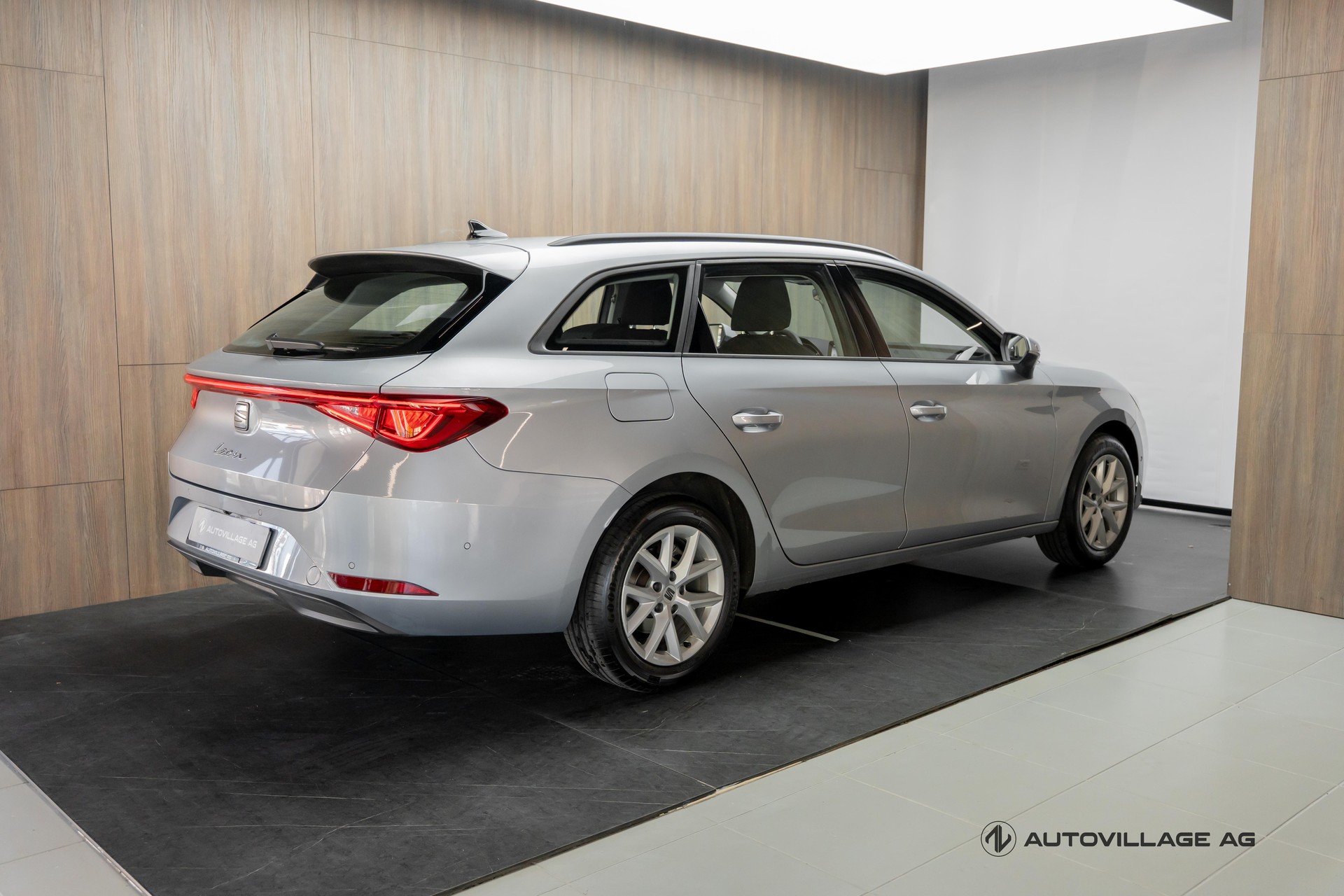 SEAT Leon ST 1.5 eTSI mHEV DSG Style-image-1