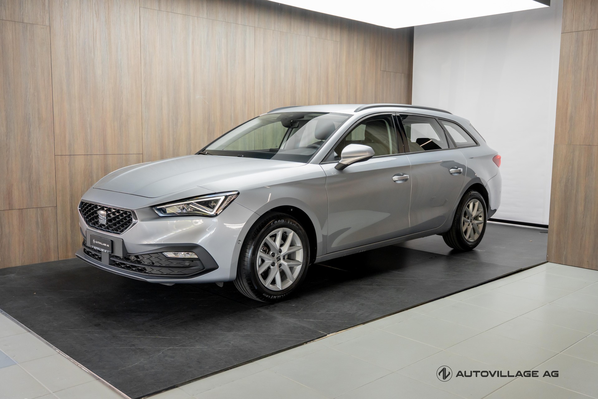 SEAT Leon ST 1.5 eTSI mHEV DSG Style-image-0