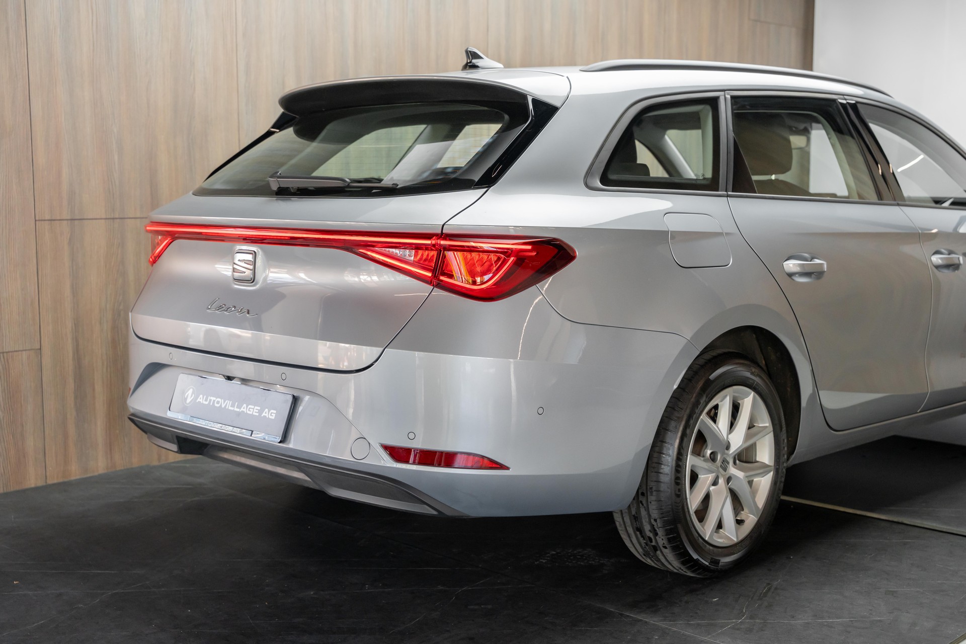 SEAT Leon ST 1.5 eTSI mHEV DSG Style-image-25