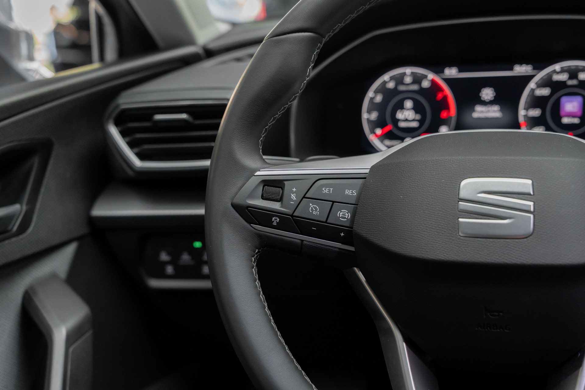 SEAT Leon ST 1.5 eTSI mHEV DSG Style-image-20