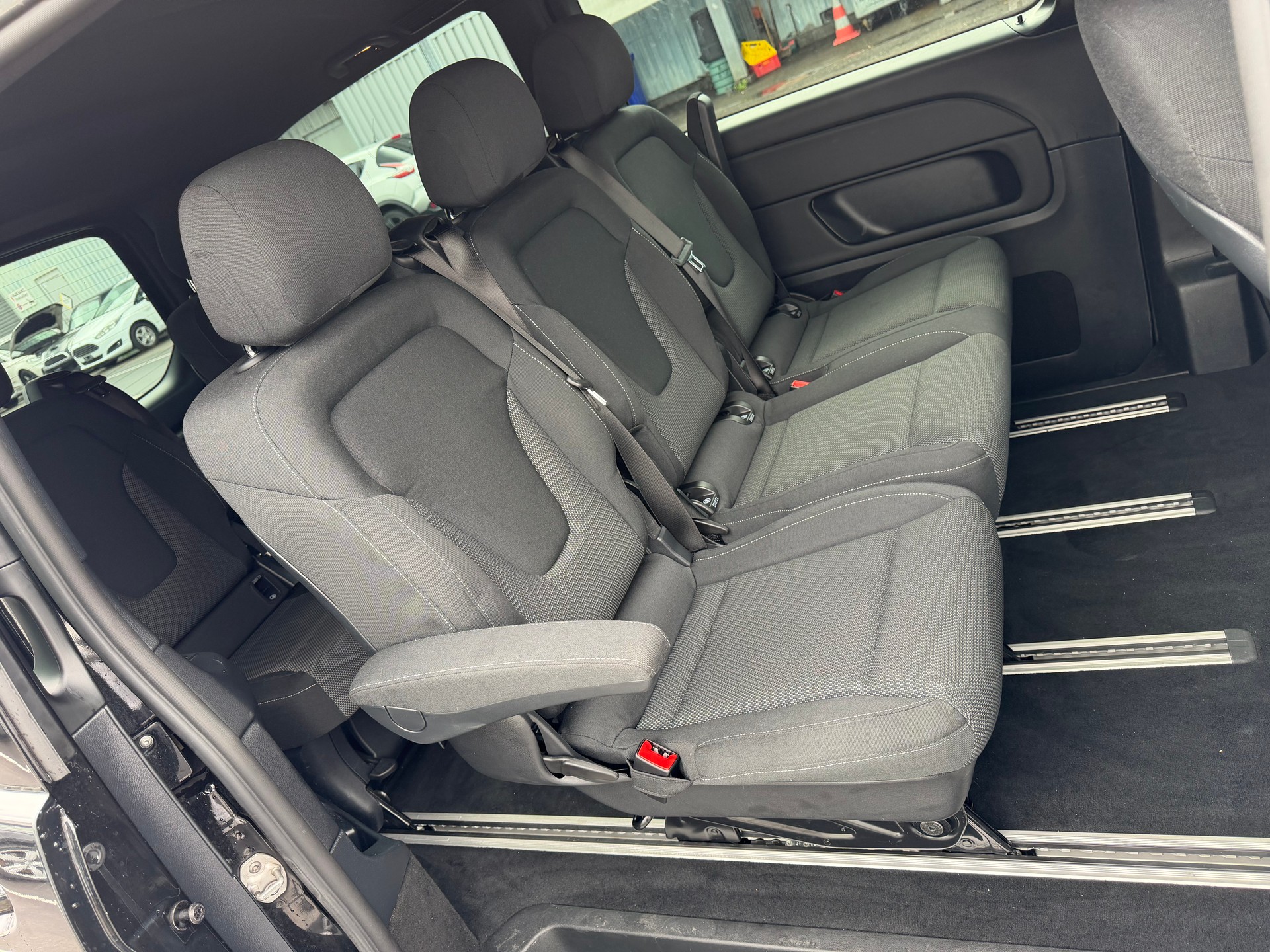 MERCEDES-BENZ V 250 d lang 4Matic 7G-Tronic-image-15