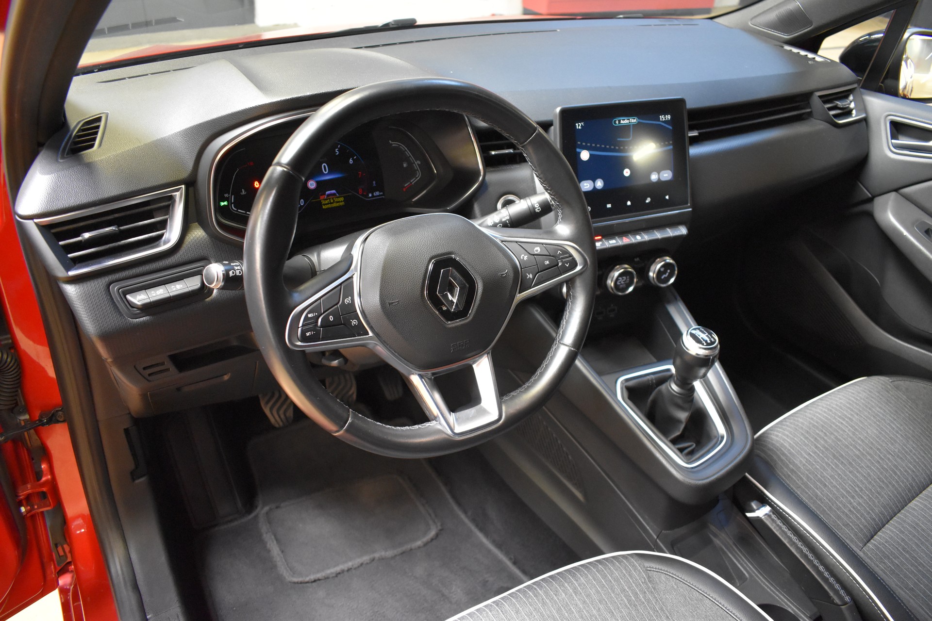 RENAULT RENAULT Clio 1.0 TCe 100 Intens - FaceLift Modell 2020 - 101PS-image-4