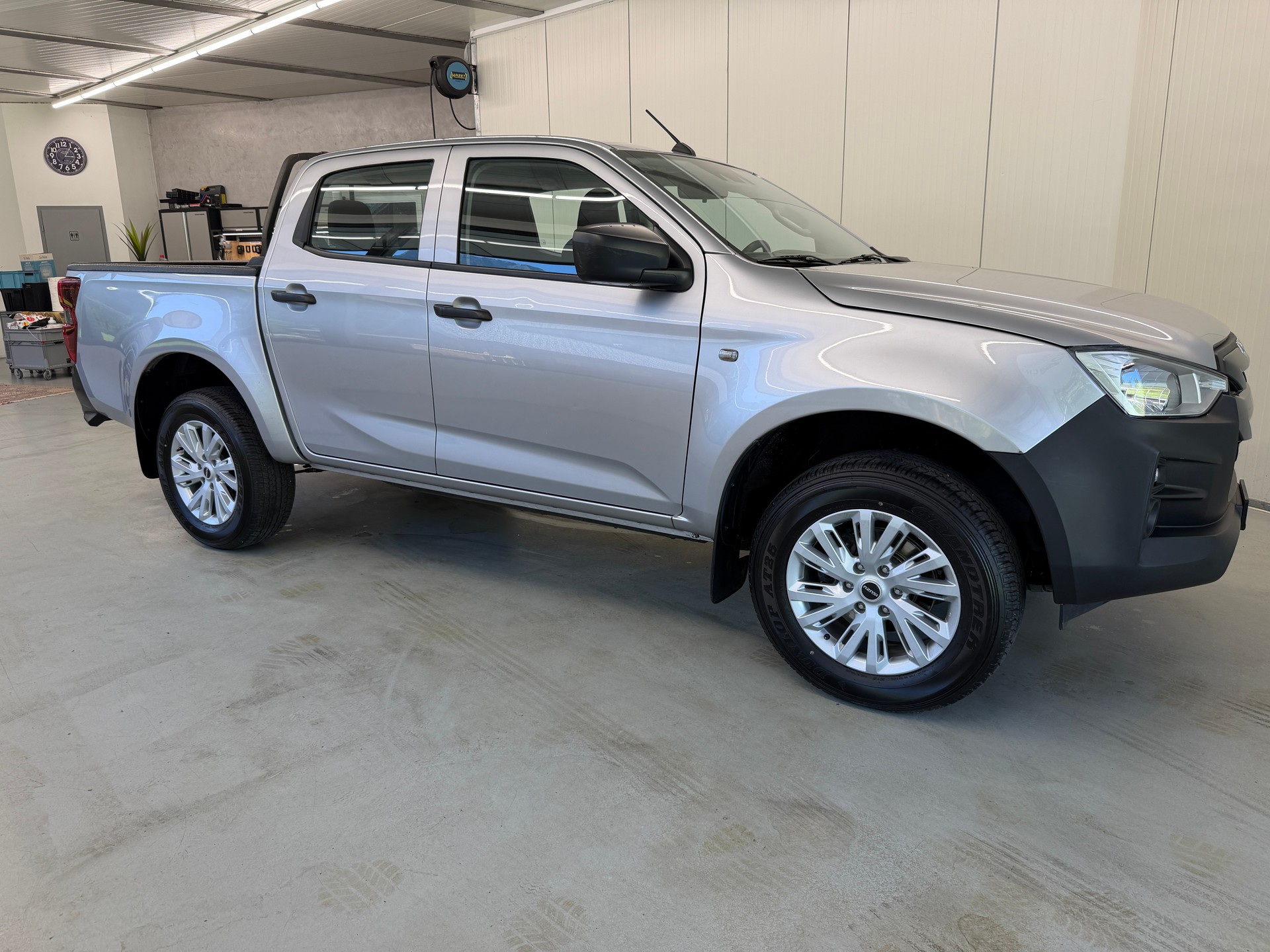 ISUZU D-MAX 1.9 CrewCab N60F 4x4 AT-image-2