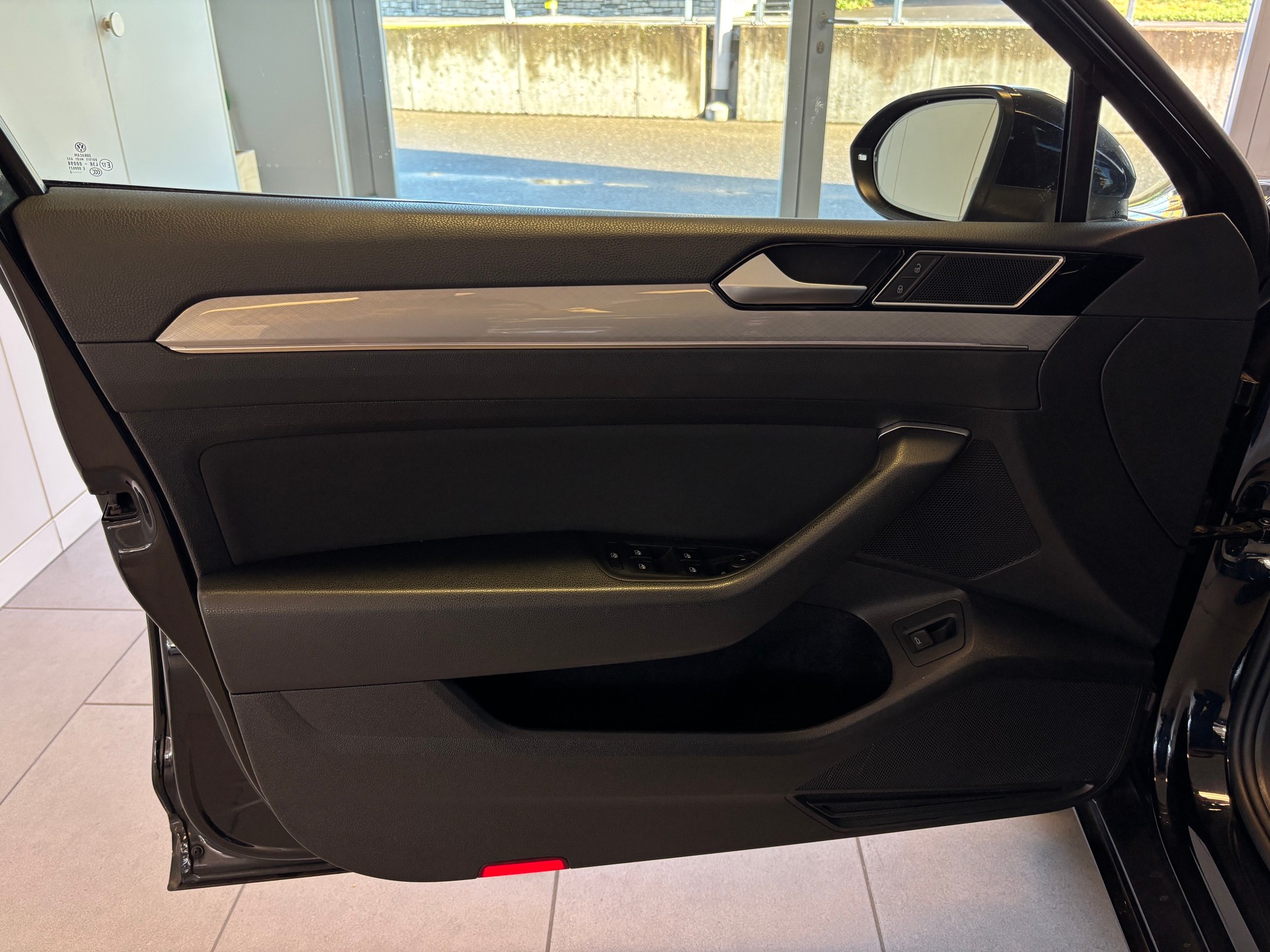 VW Passat 2.0 TDI BMT Business DSG-image-15
