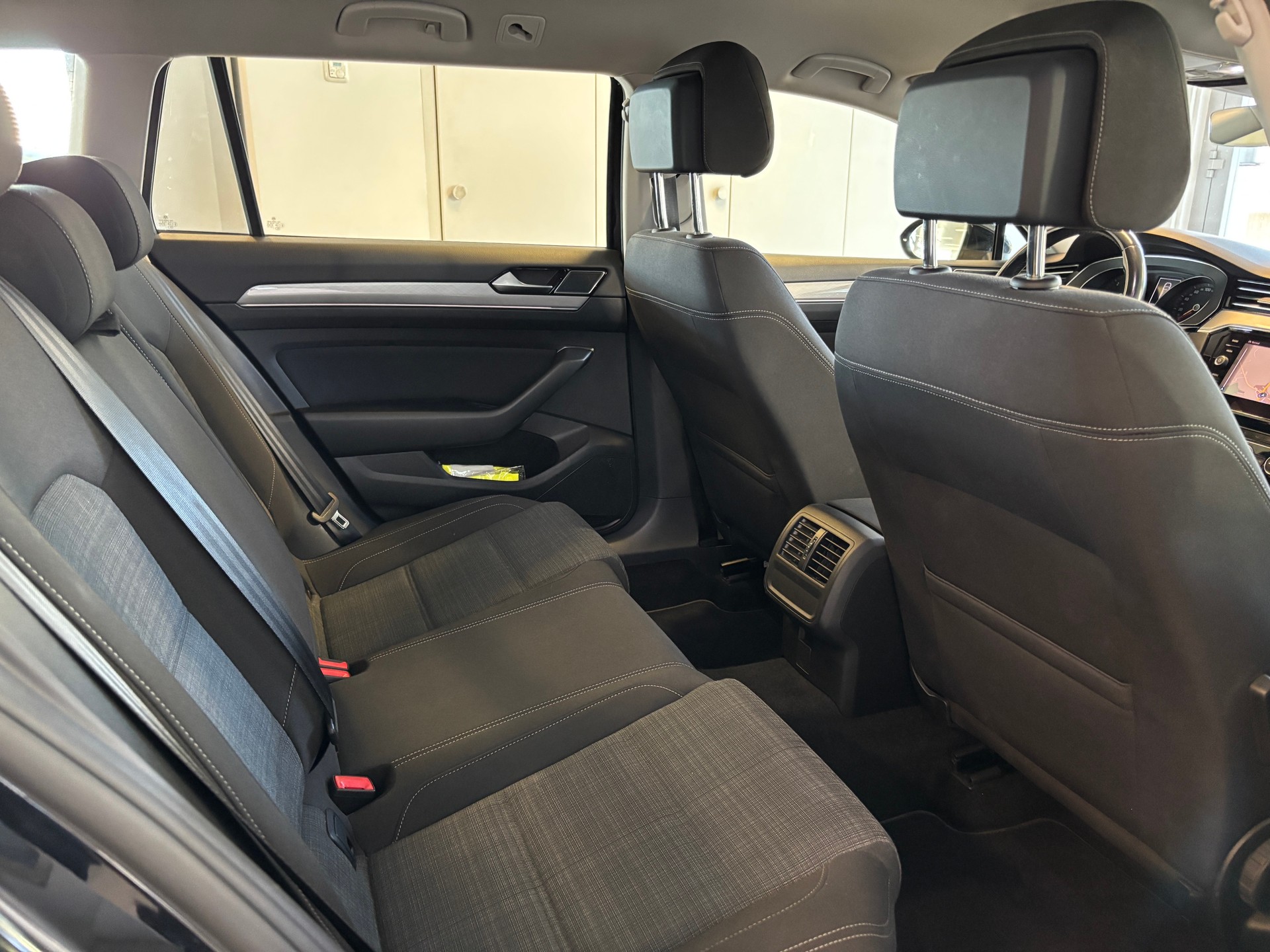 VW Passat 2.0 TDI BMT Business DSG-image-10
