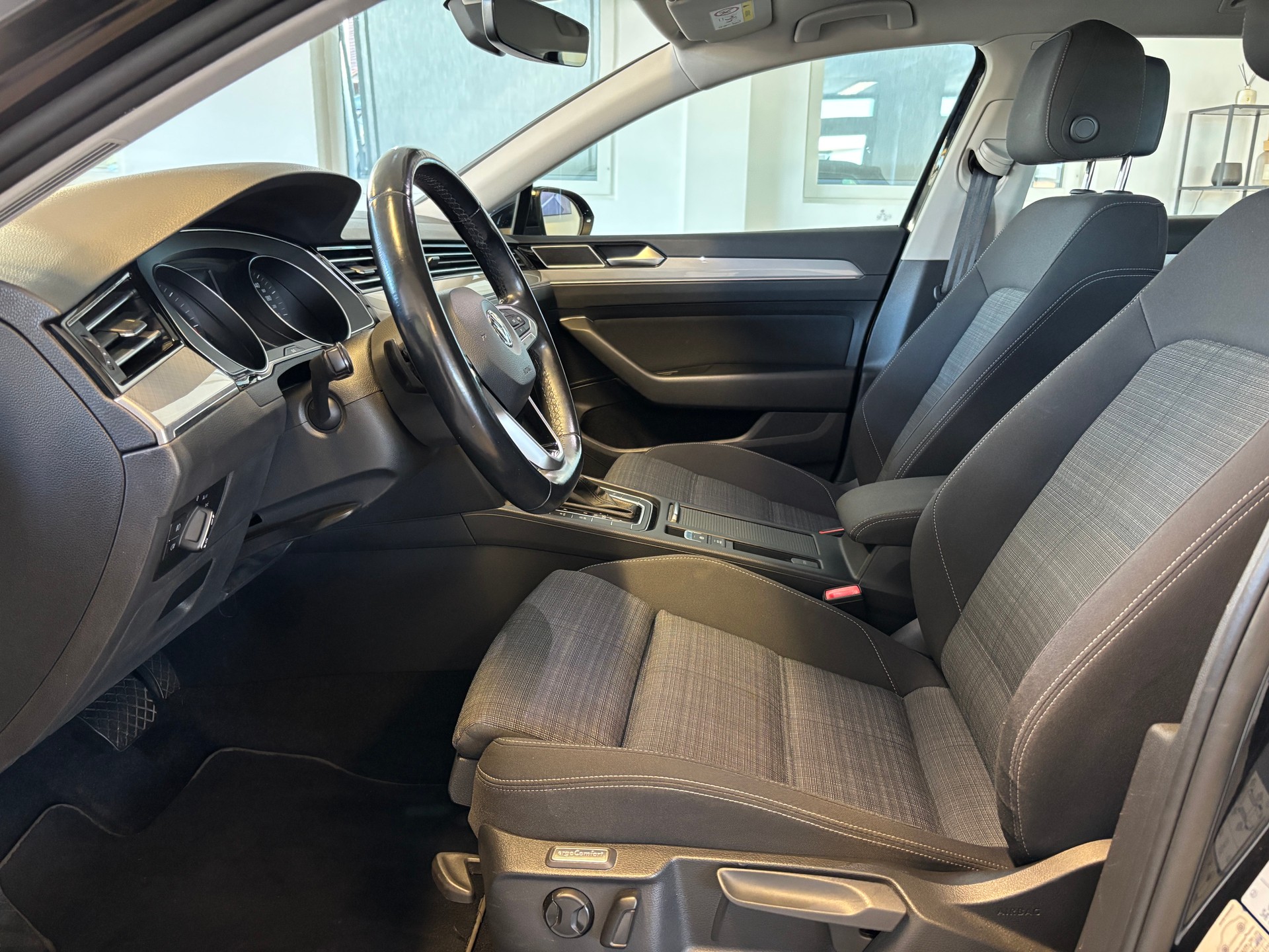 VW Passat 2.0 TDI BMT Business DSG-image-6