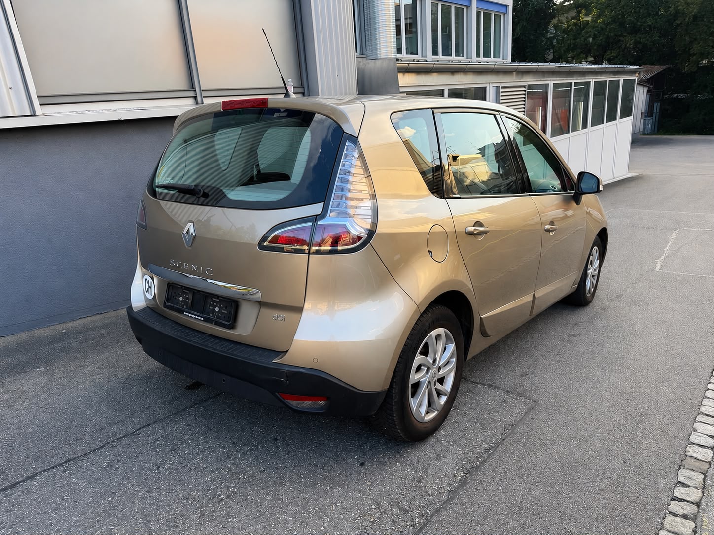 RENAULT Scénic 1.5 dCi Dynamique EDC-image-2