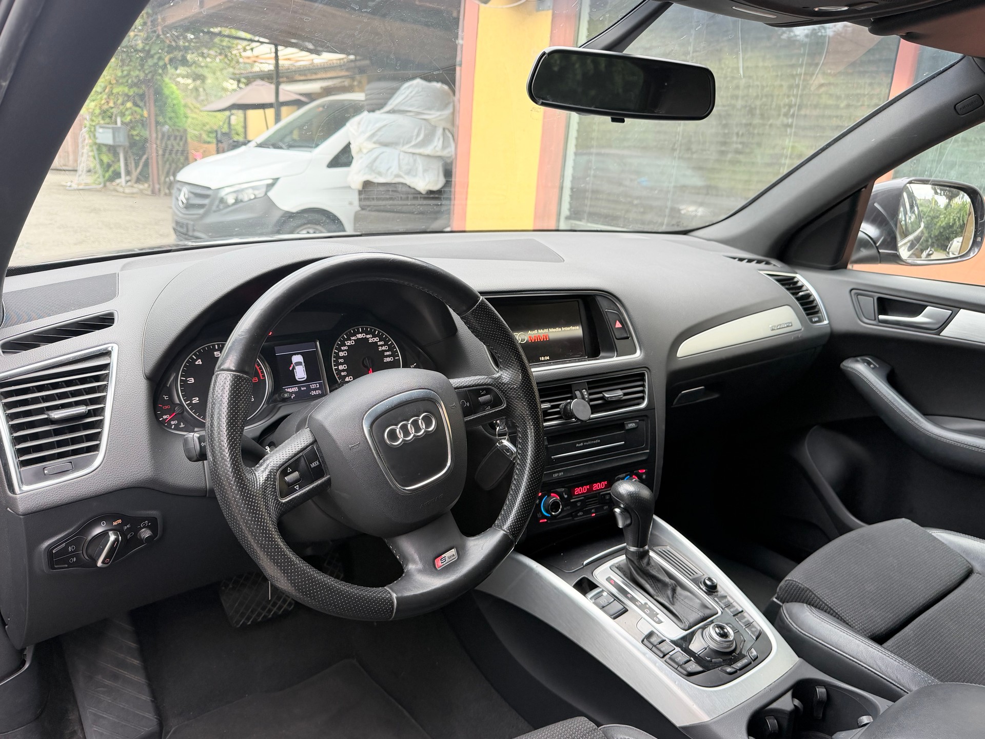 AUDI Q5 2.0 TFSI quattro S-Line-image-6
