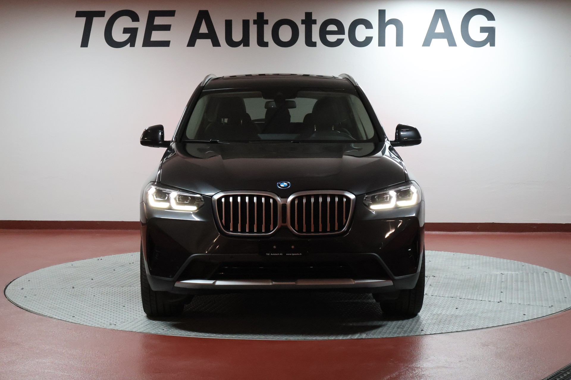 BMW X3 xDrive 30e-showroom-element-1