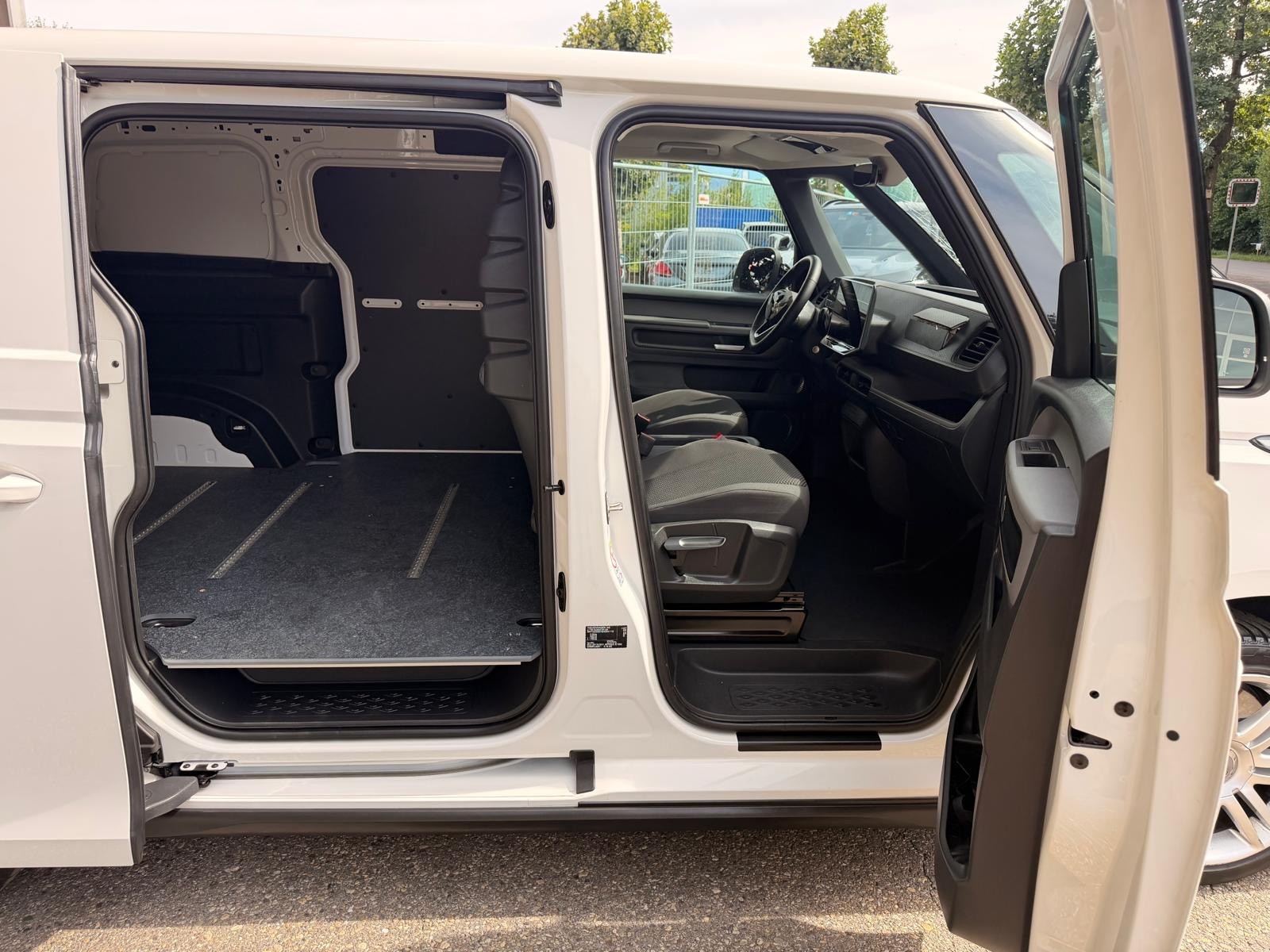 VW ID. Buzz Cargo Pro 4Motion-image-10