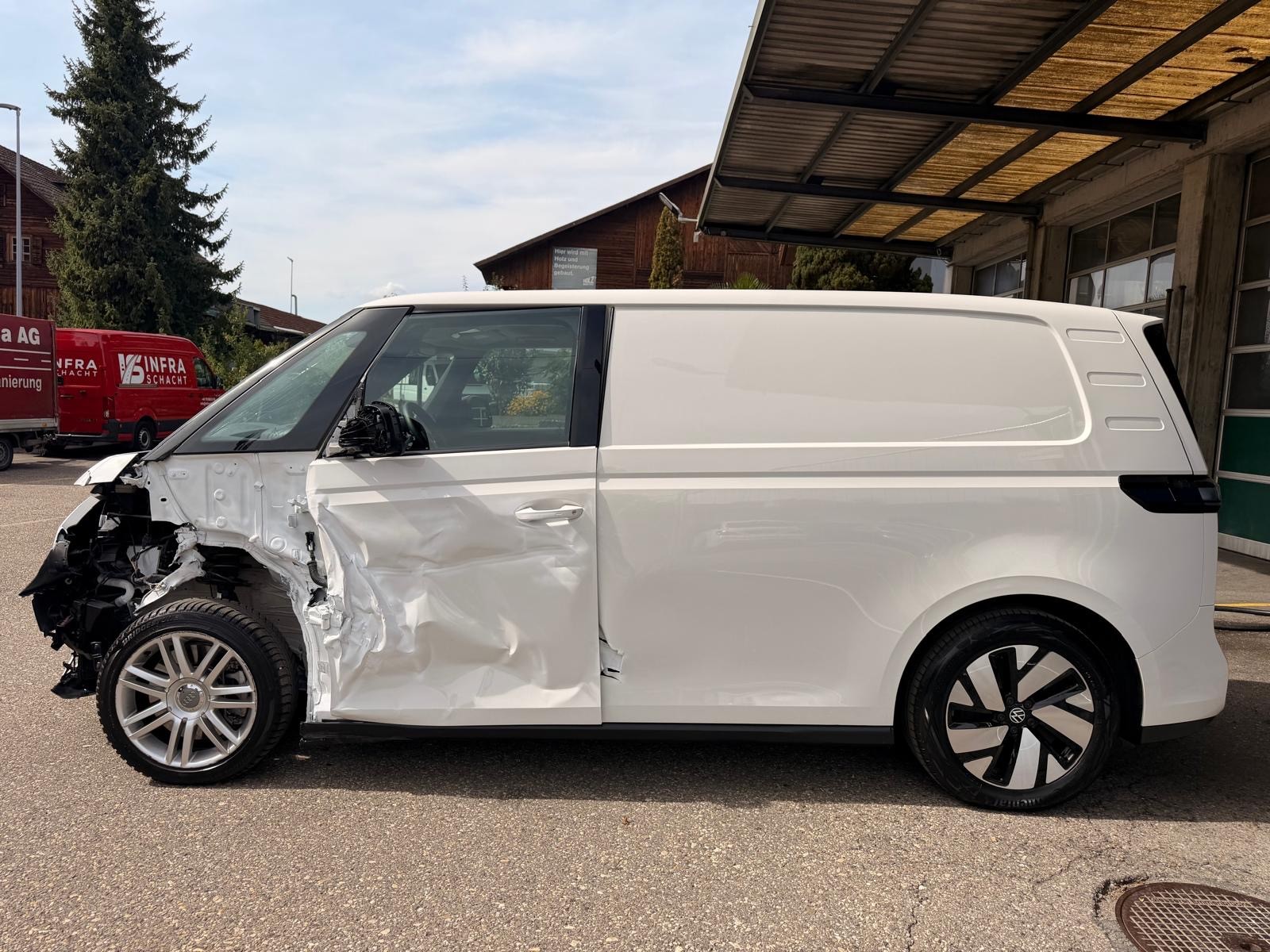 VW ID. Buzz Cargo Pro 4Motion-image-4