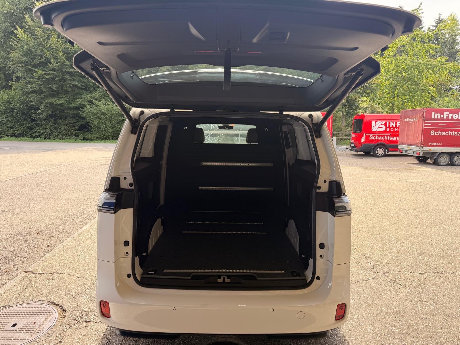 VW ID. Buzz Cargo Pro 4Motion-image-11