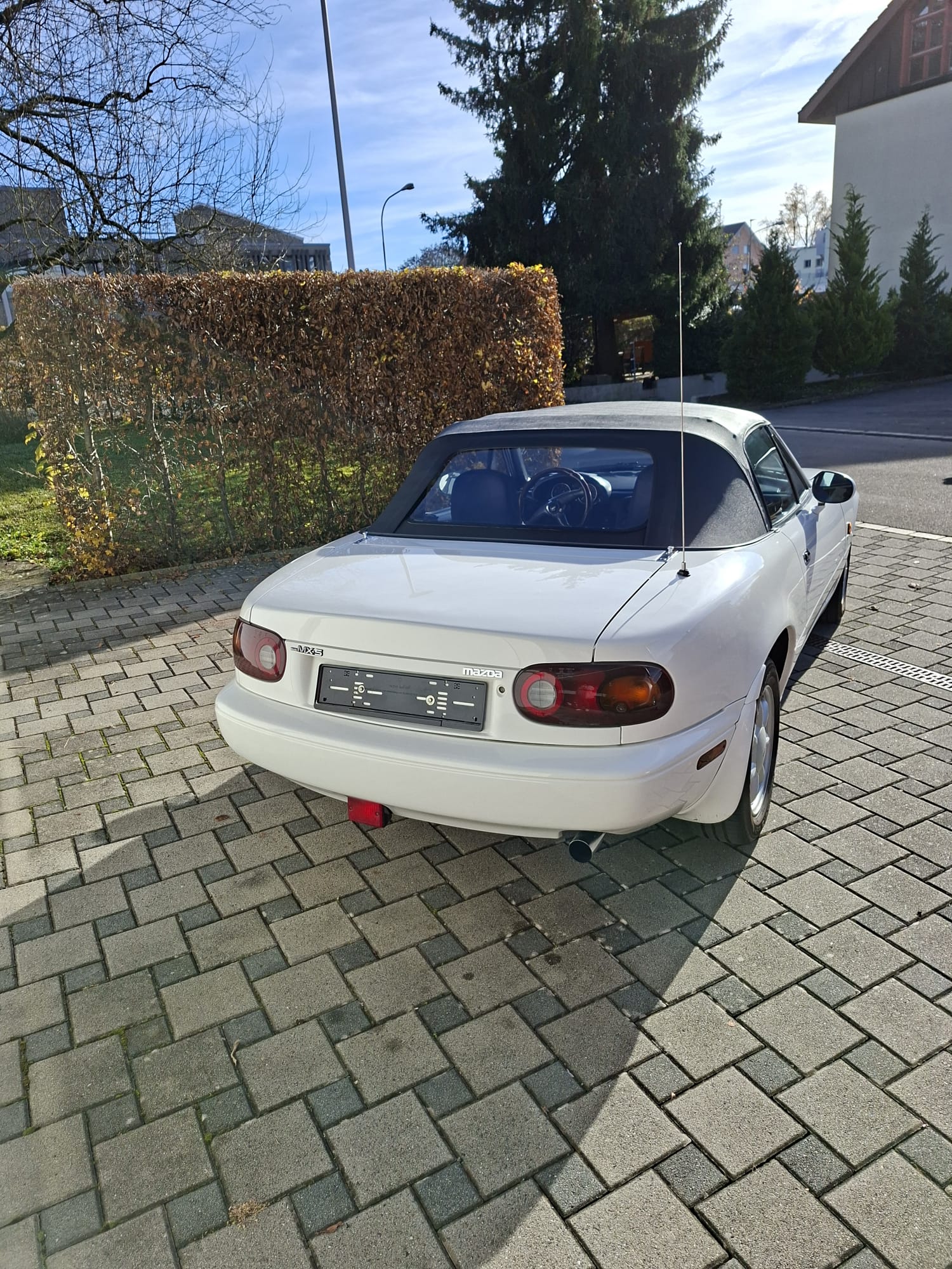 MAZDA 1.6i-image-1