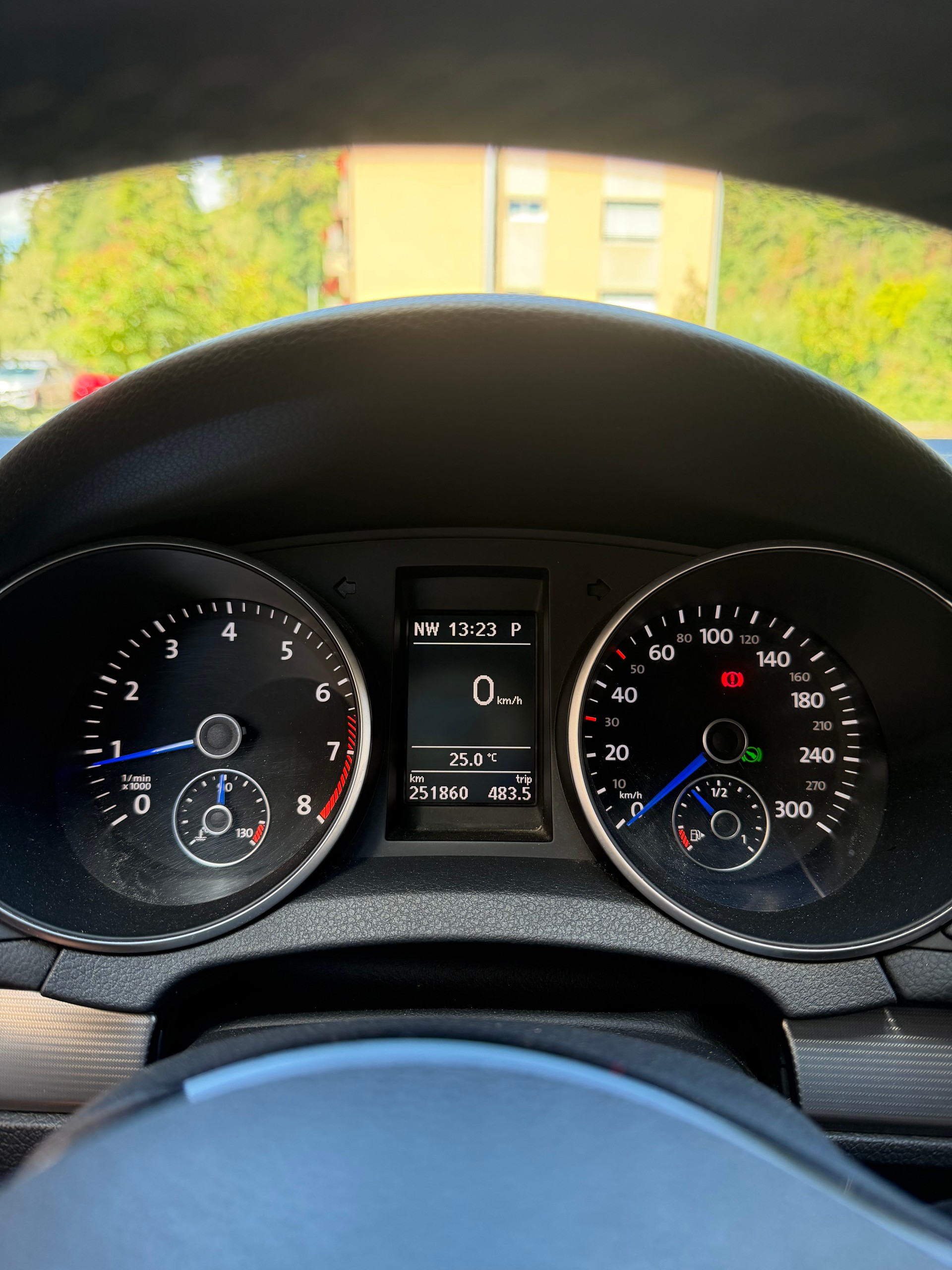VW 2.0 TSI R DSG 4motion-image-4