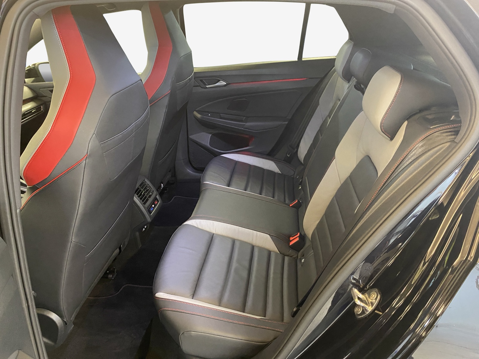 VW Golf 2.0 TSI GTI DSG-image-11