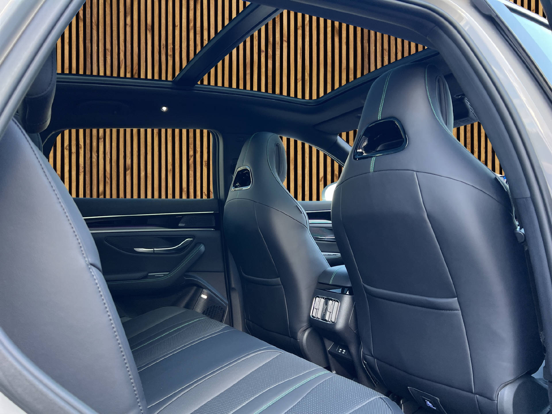 BYD Seal U DM-i Design AWD-image-13