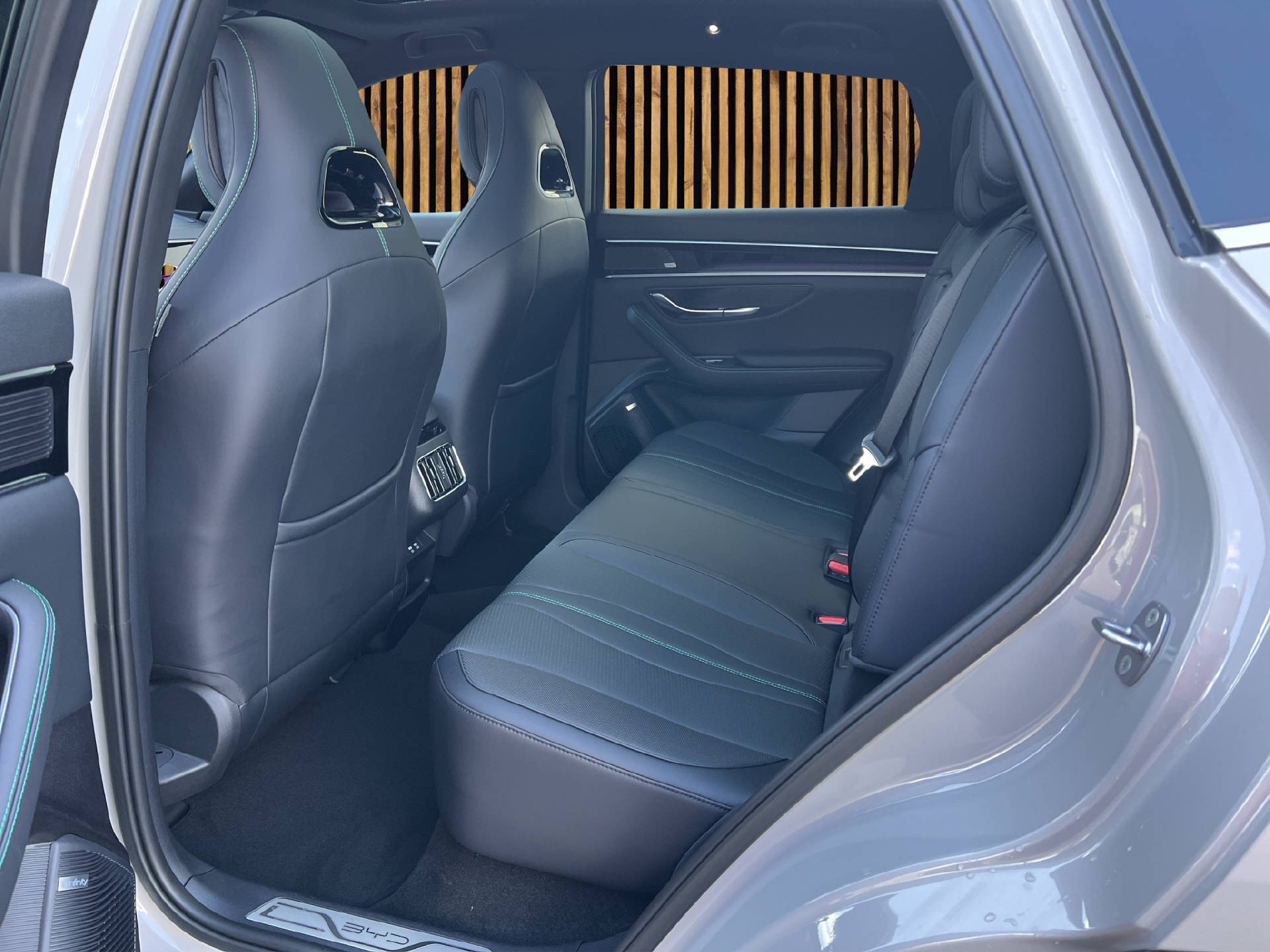 BYD Seal U DM-i Design AWD-image-11