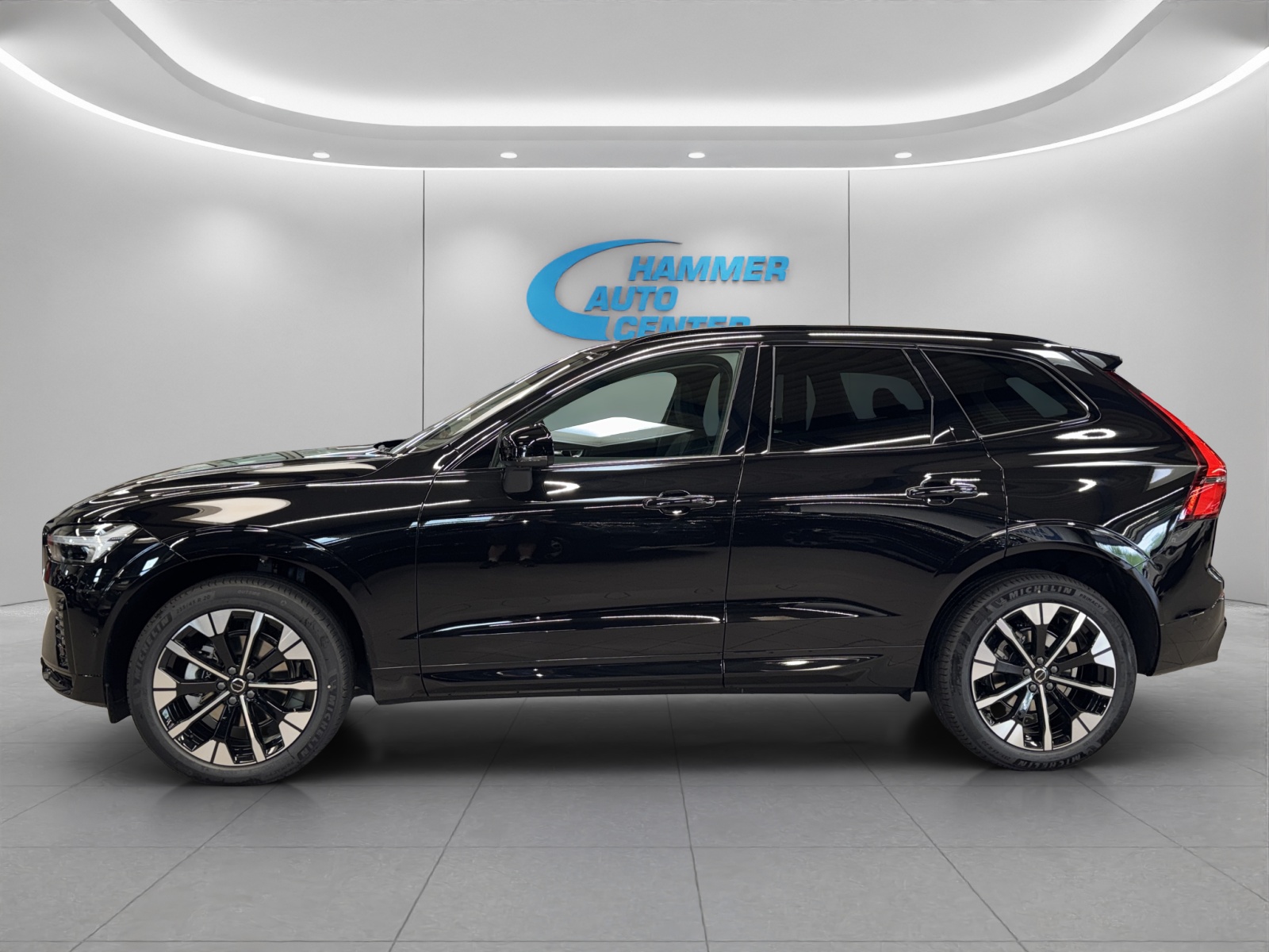 VOLVO XC60 2.0 B5 MH Plus Dark AWD-image-1