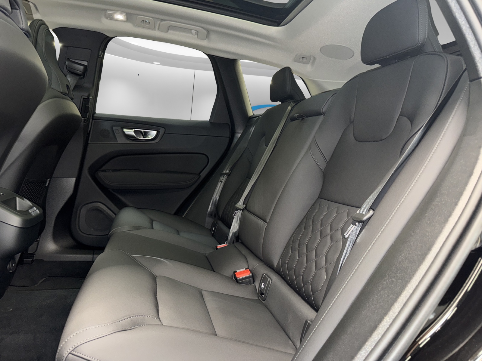 VOLVO XC60 2.0 B5 MH Plus Dark AWD-image-9