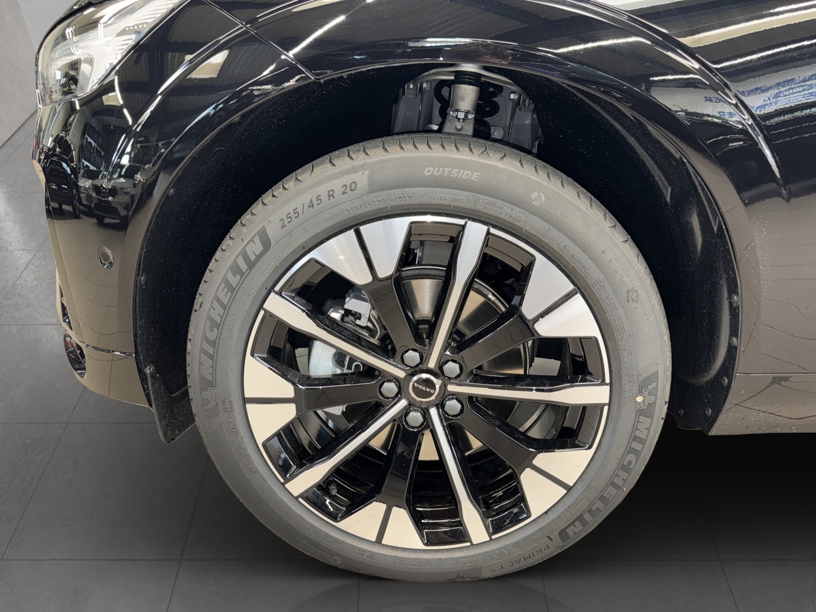 VOLVO XC60 2.0 B5 MH Plus Dark AWD-image-6