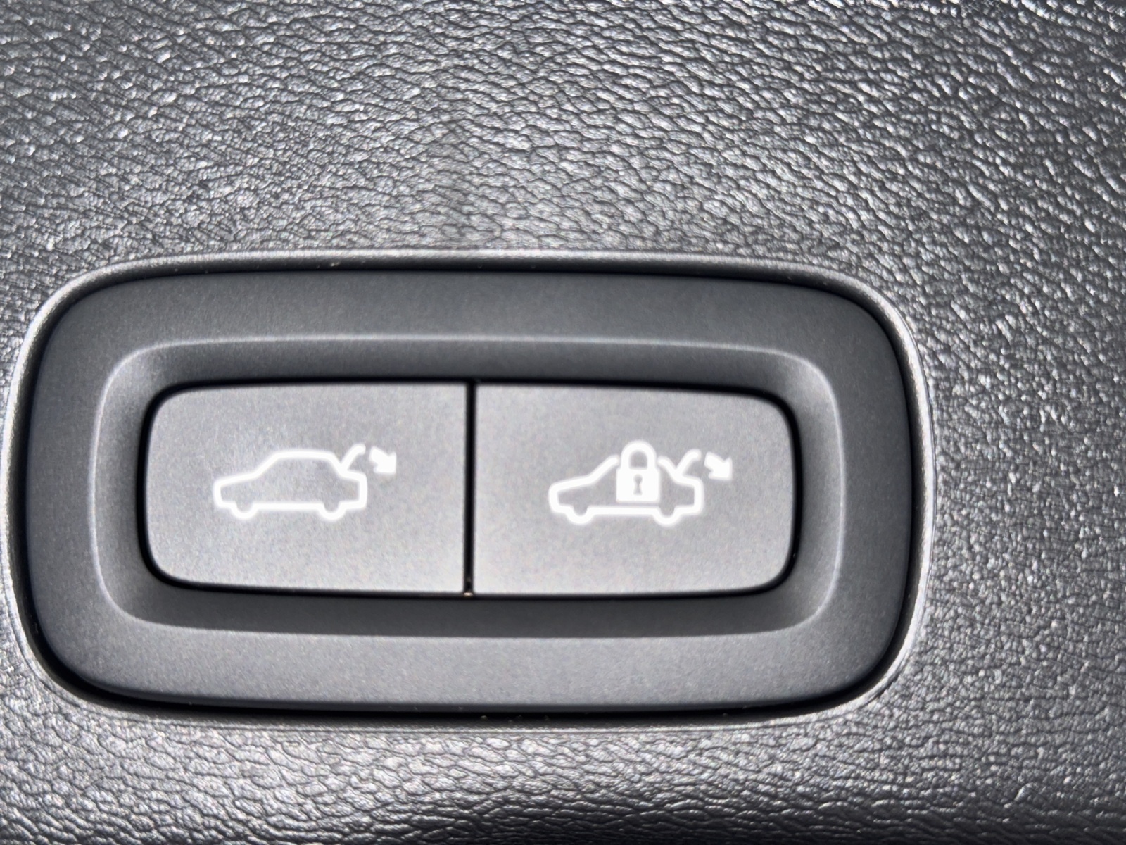 VOLVO XC60 2.0 B5 MH Plus Dark AWD-image-7