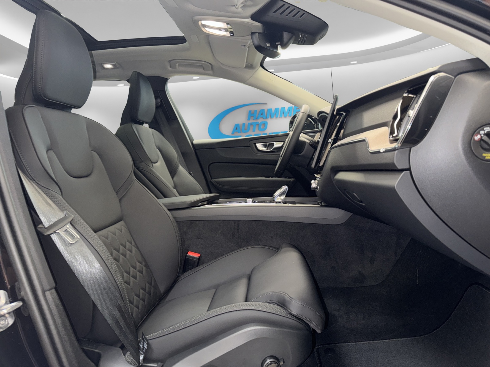 VOLVO XC60 2.0 B5 MH Plus Dark AWD-image-12