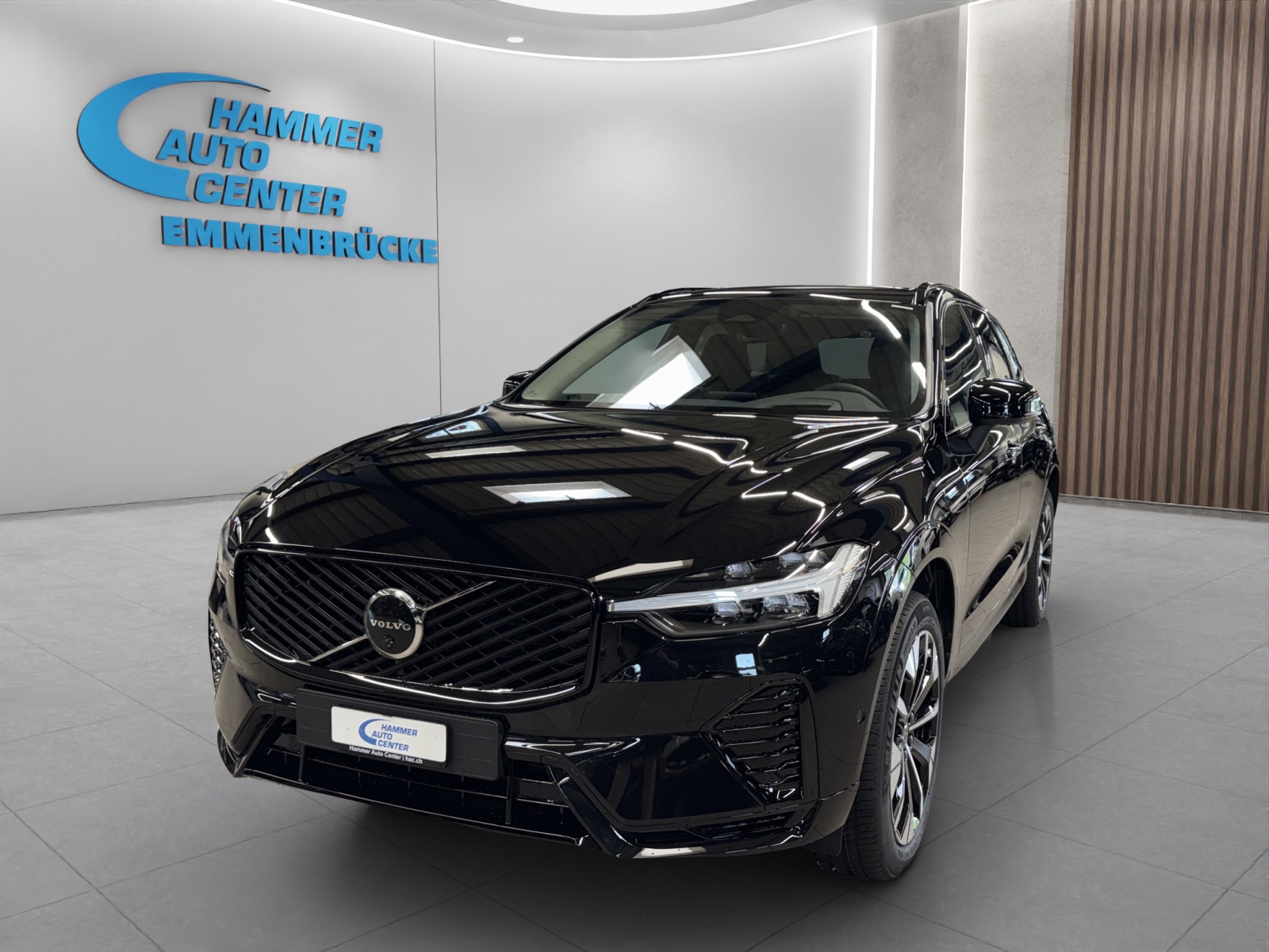VOLVO XC60 2.0 B5 MH Plus Dark AWD-image-0