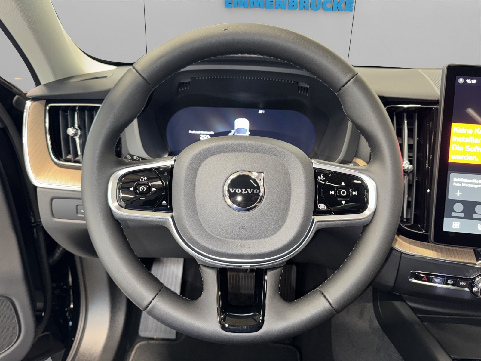 VOLVO XC60 2.0 B5 MH Plus Dark AWD-image-10