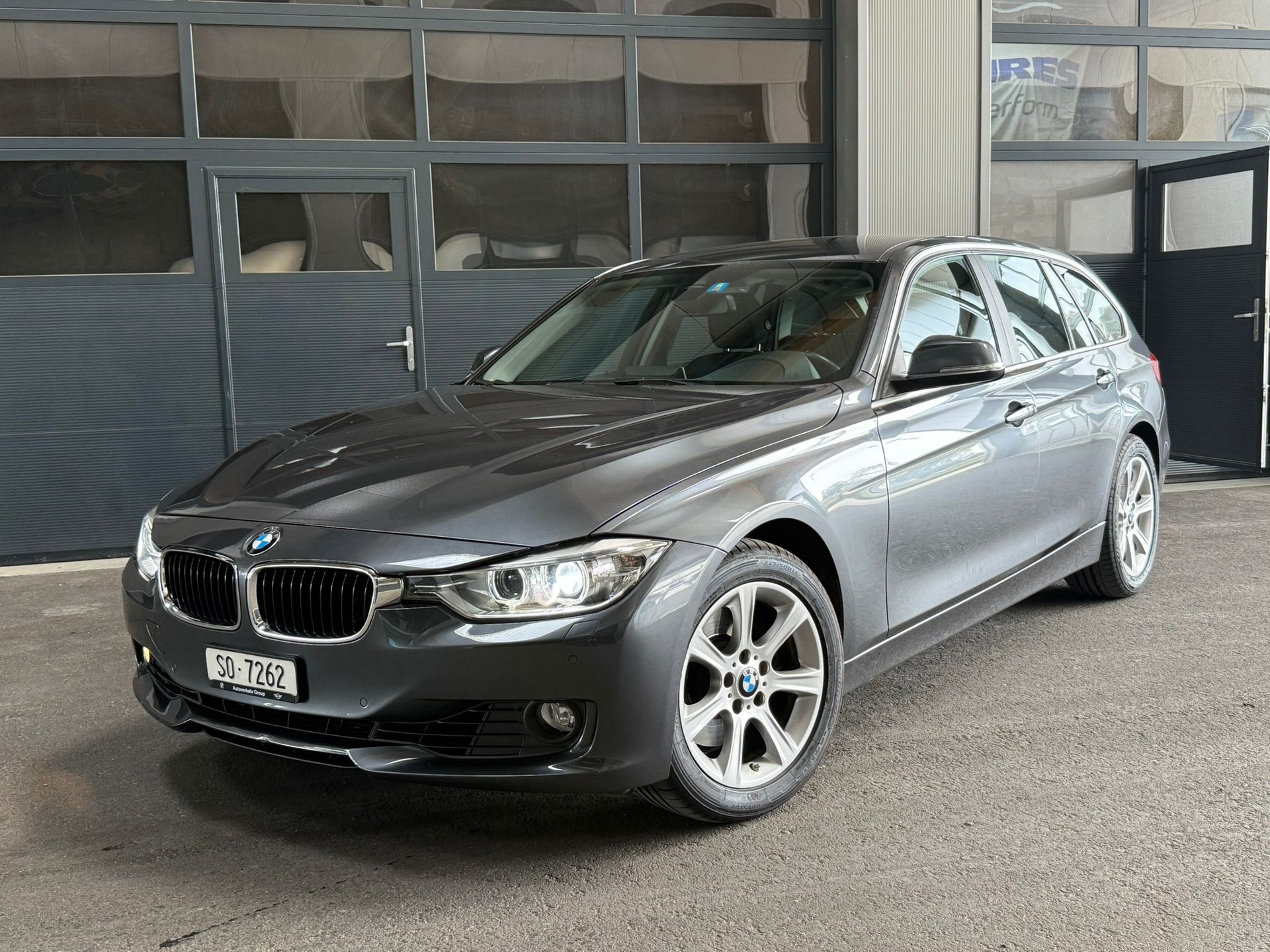 BMW 328i xDrive-image-0