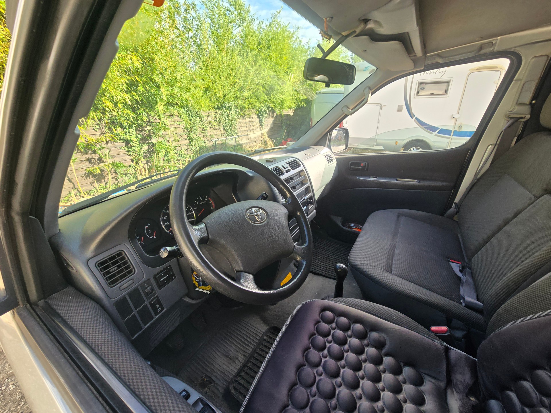 TOYOTA Hiace D-4D Kombi SWB-image-4