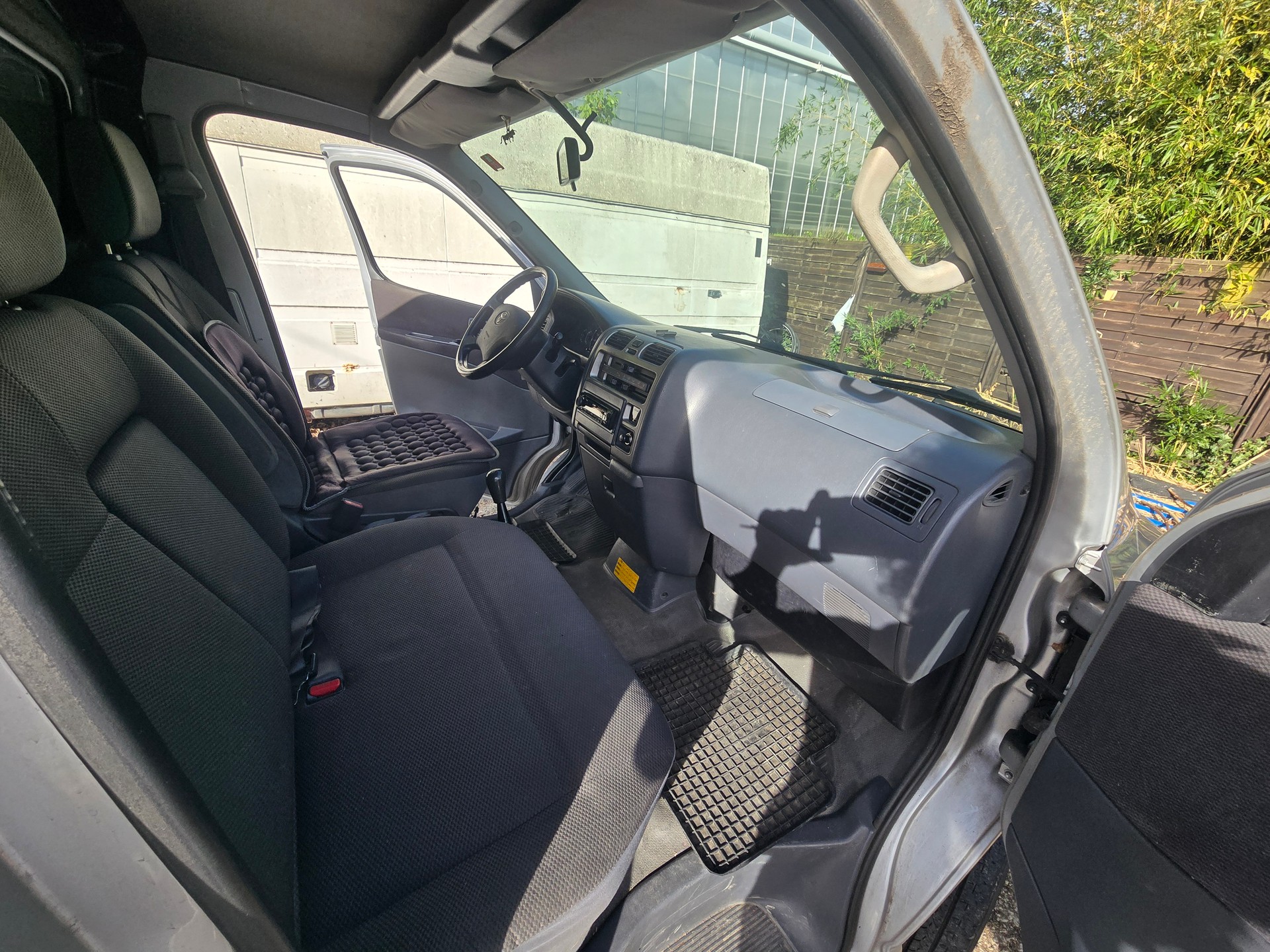 TOYOTA Hiace D-4D Kombi SWB-image-12