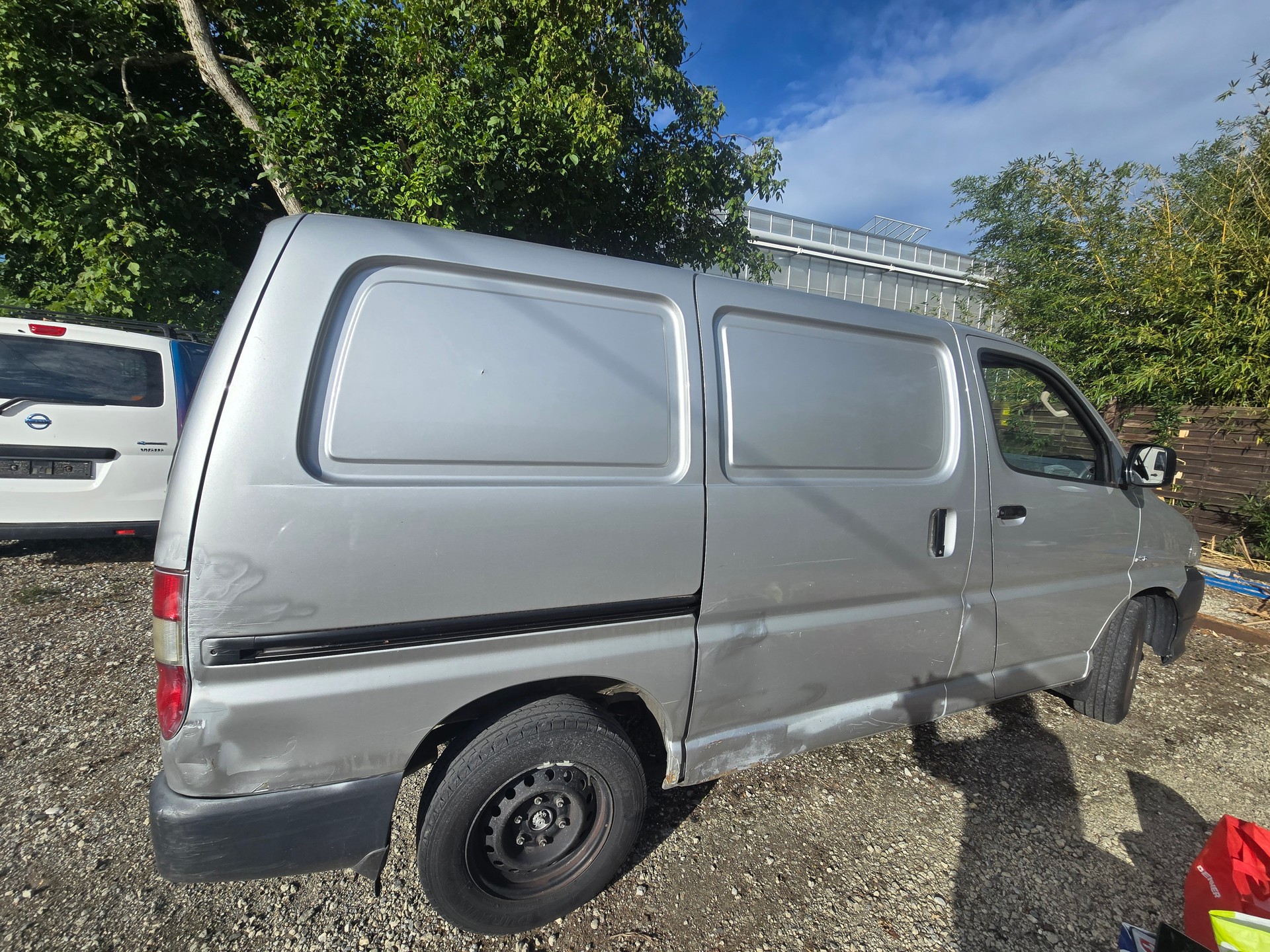 TOYOTA Hiace D-4D Kombi SWB-image-9