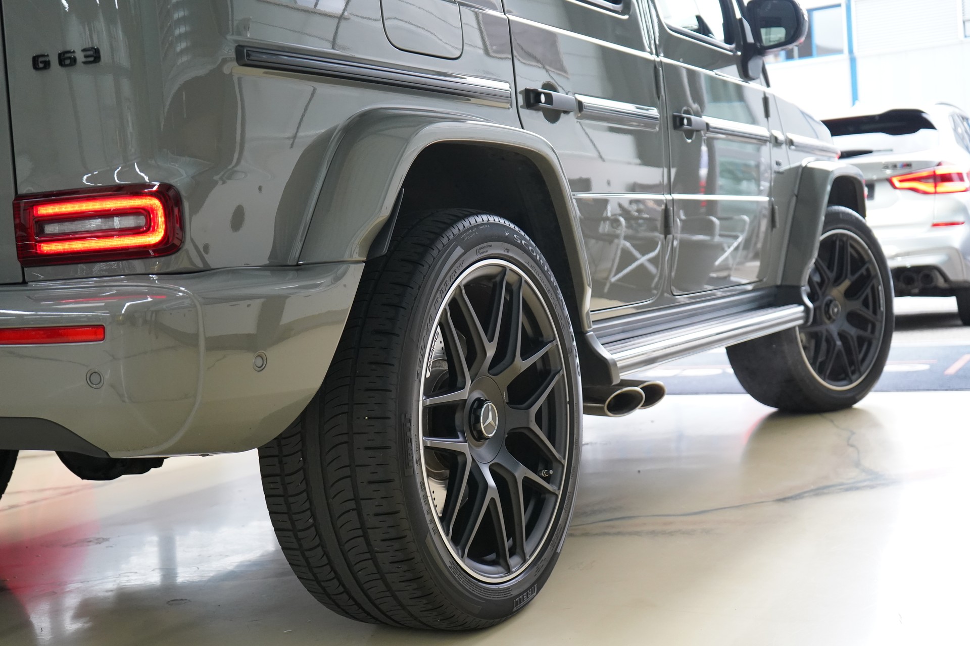 MERCEDES-BENZ G 63 AMG Speedshift Plus G-Tronic * Classic-grau Uni**-image-9