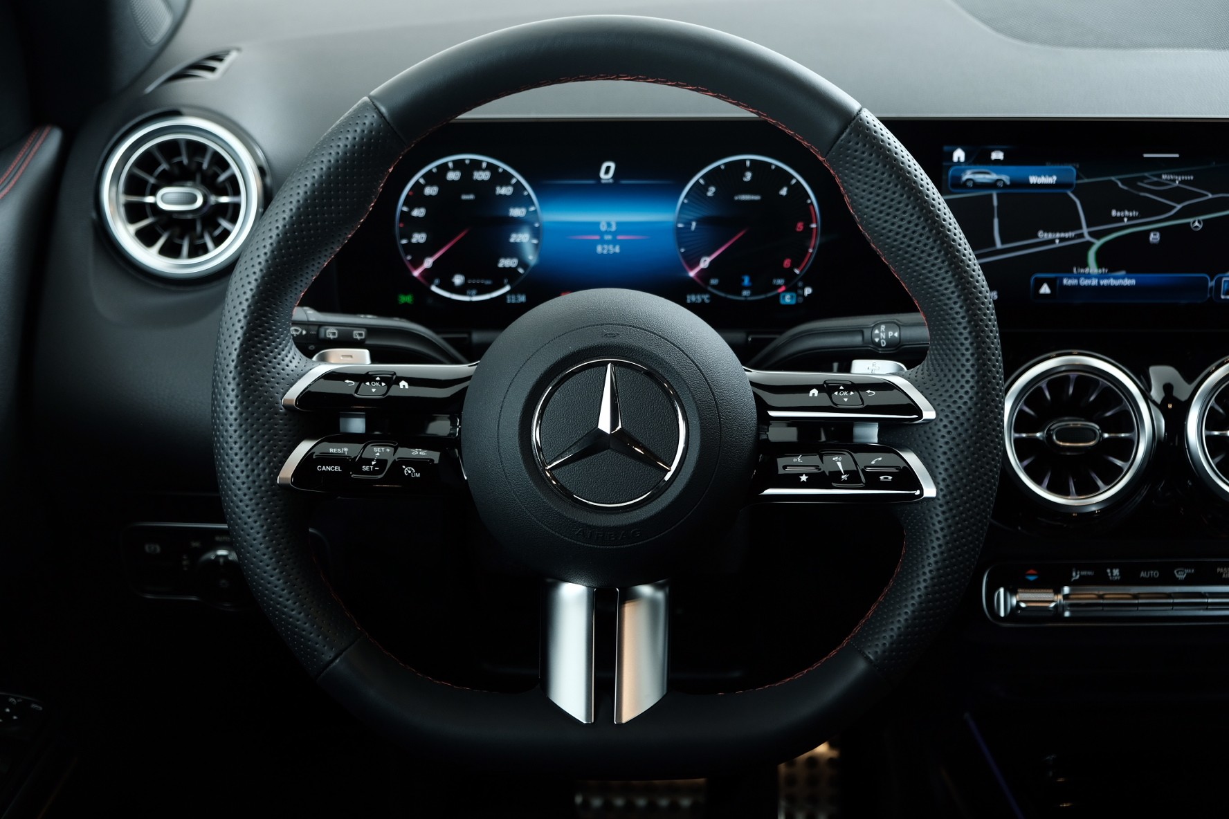 MERCEDES-BENZ GLA 220 d AMG Line 4matic H247-image-7
