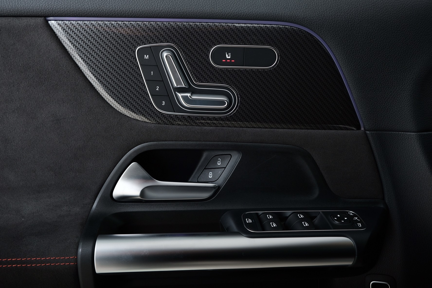 MERCEDES-BENZ GLA 220 d AMG Line 4matic H247-image-13
