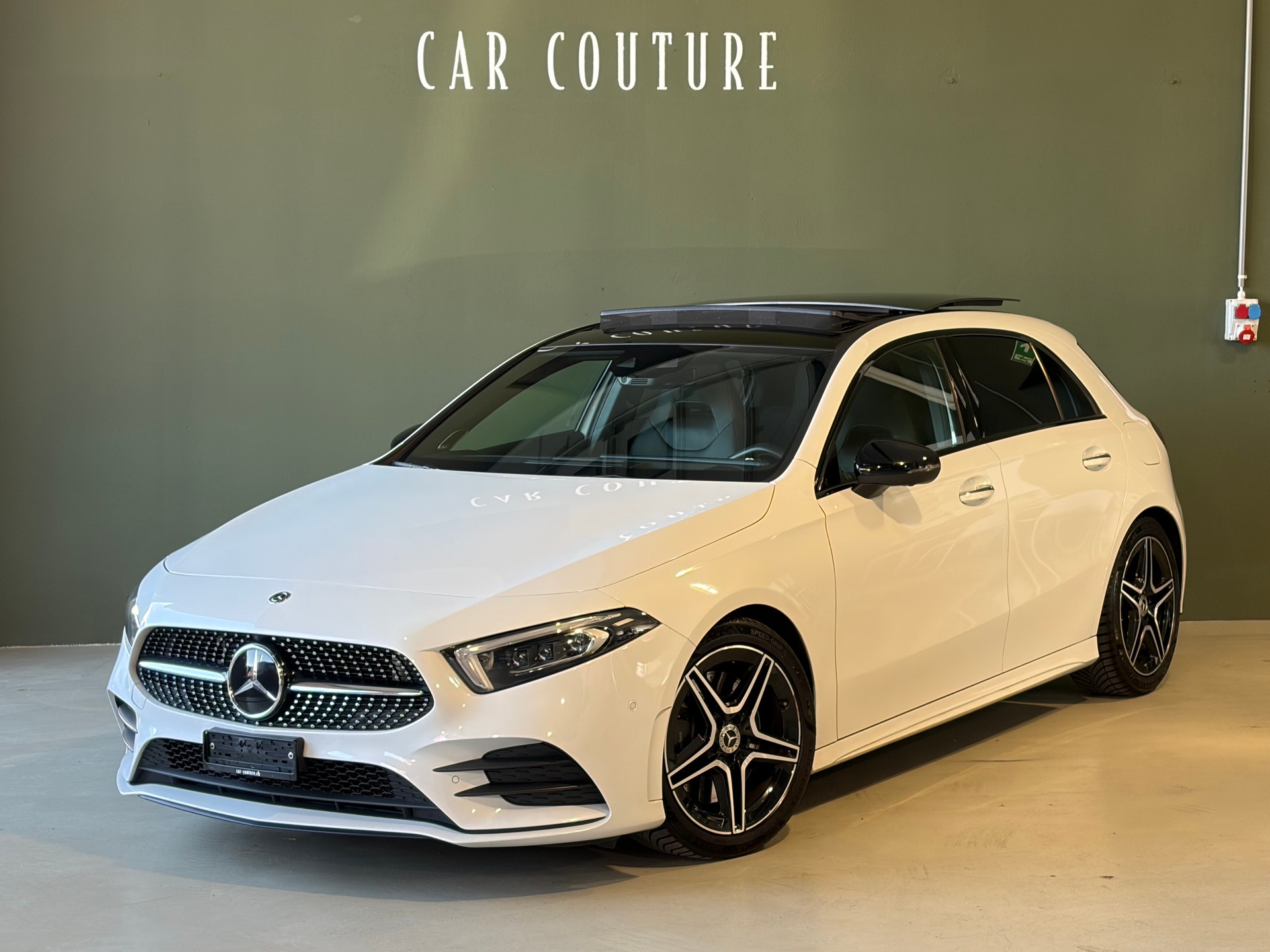 MERCEDES-BENZ A 250 4Matic AMG Line *Night Paket*Panoramadach*Ambientebeleuchtung*STANDHEIZUNG*-image-1