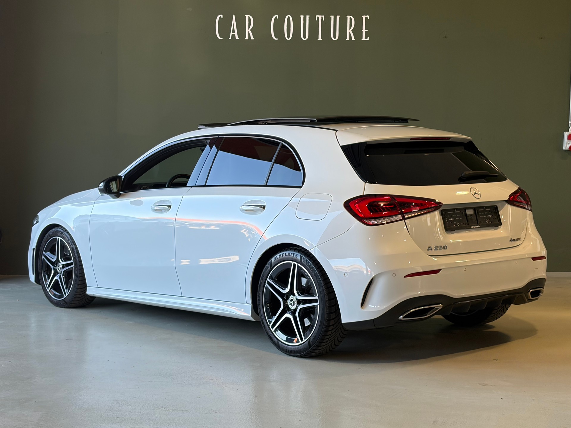 MERCEDES-BENZ A 250 4Matic AMG Line *Night Paket*Panoramadach*Ambientebeleuchtung*STANDHEIZUNG*-image-3