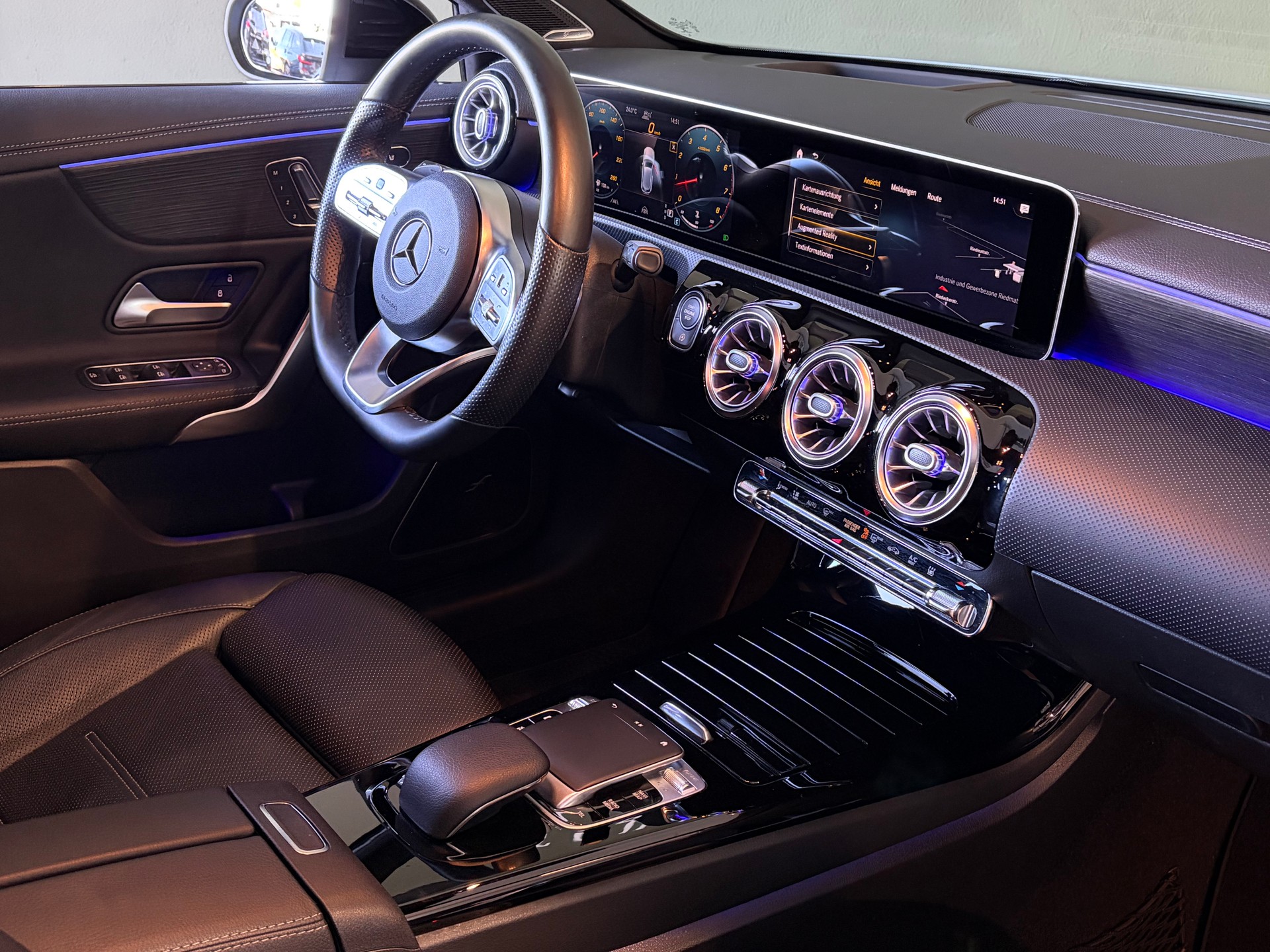 MERCEDES-BENZ A 250 4Matic AMG Line *Night Paket*Panoramadach*Ambientebeleuchtung*STANDHEIZUNG*-image-21