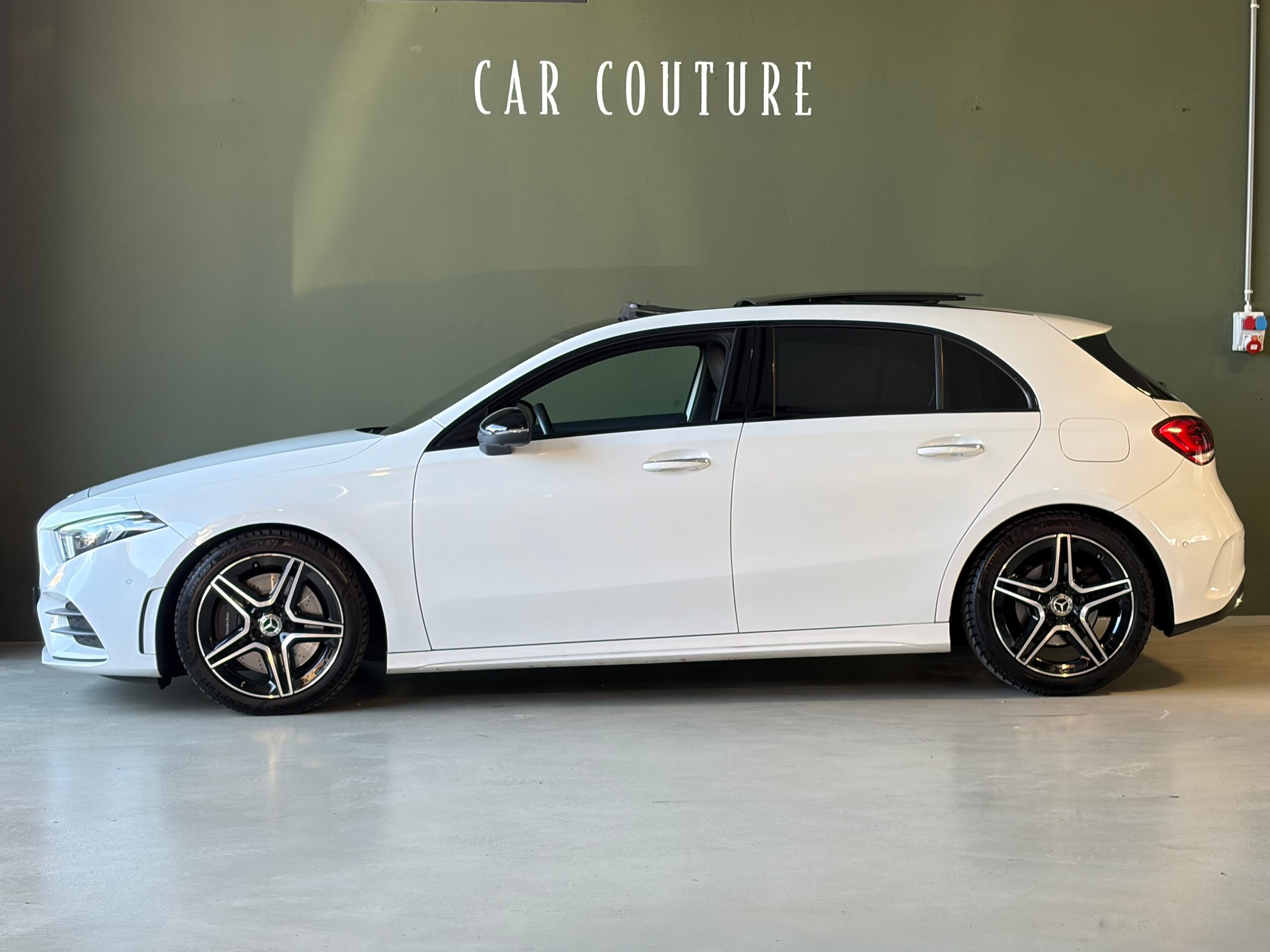 MERCEDES-BENZ A 250 4Matic AMG Line *Night Paket*Panoramadach*Ambientebeleuchtung*STANDHEIZUNG*-image-27