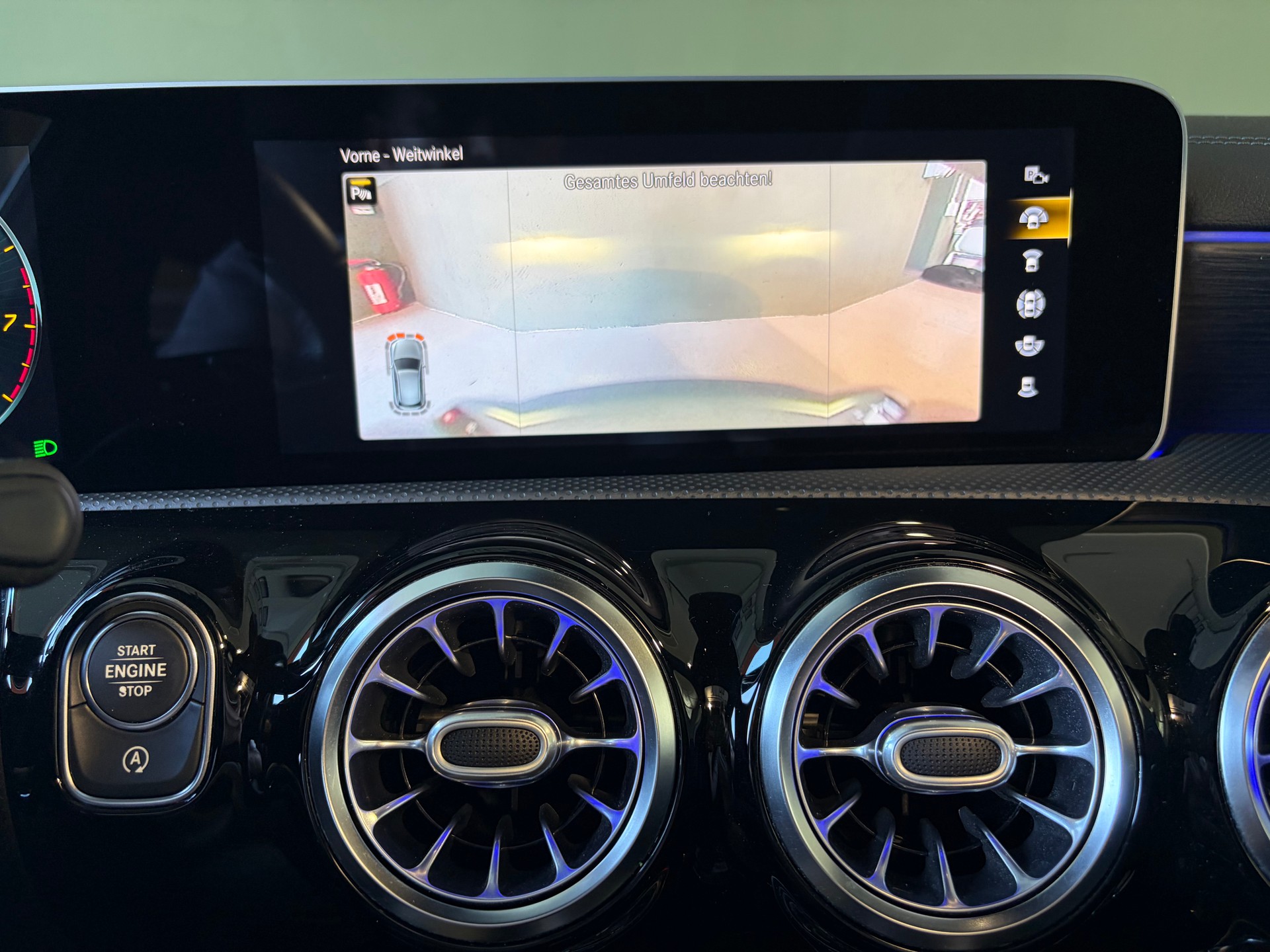MERCEDES-BENZ A 250 4Matic AMG Line *Night Paket*Panoramadach*Ambientebeleuchtung*STANDHEIZUNG*-image-19