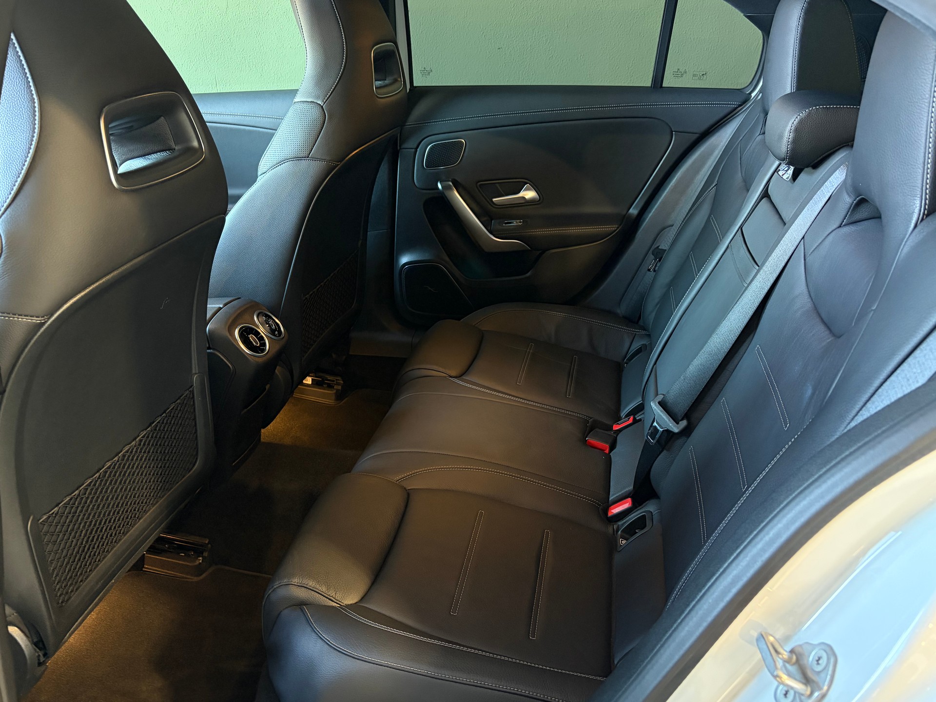 MERCEDES-BENZ A 250 4Matic AMG Line *Night Paket*Panoramadach*Ambientebeleuchtung*STANDHEIZUNG*-image-28