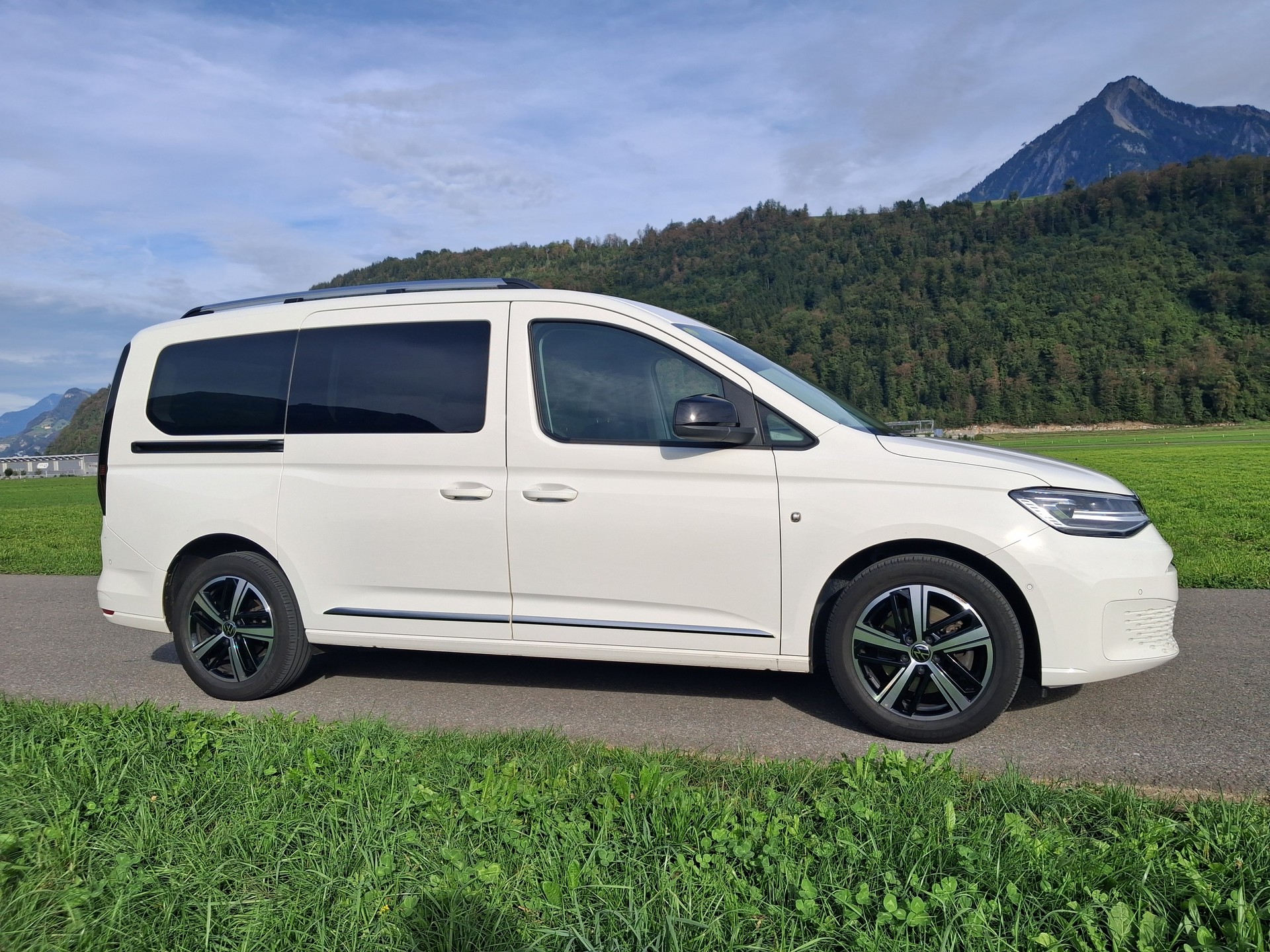 VW Caddy Maxi 2.0 TDI Life-image-0