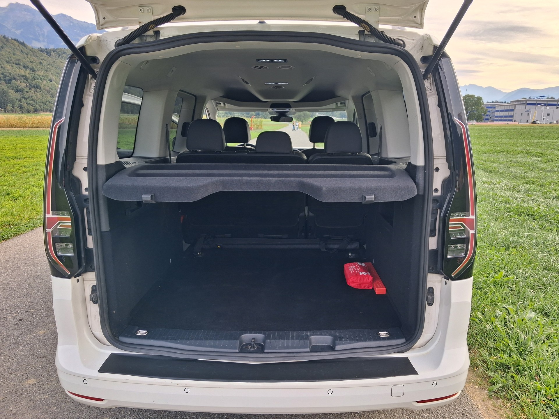 VW Caddy Maxi 2.0 TDI Life-image-13