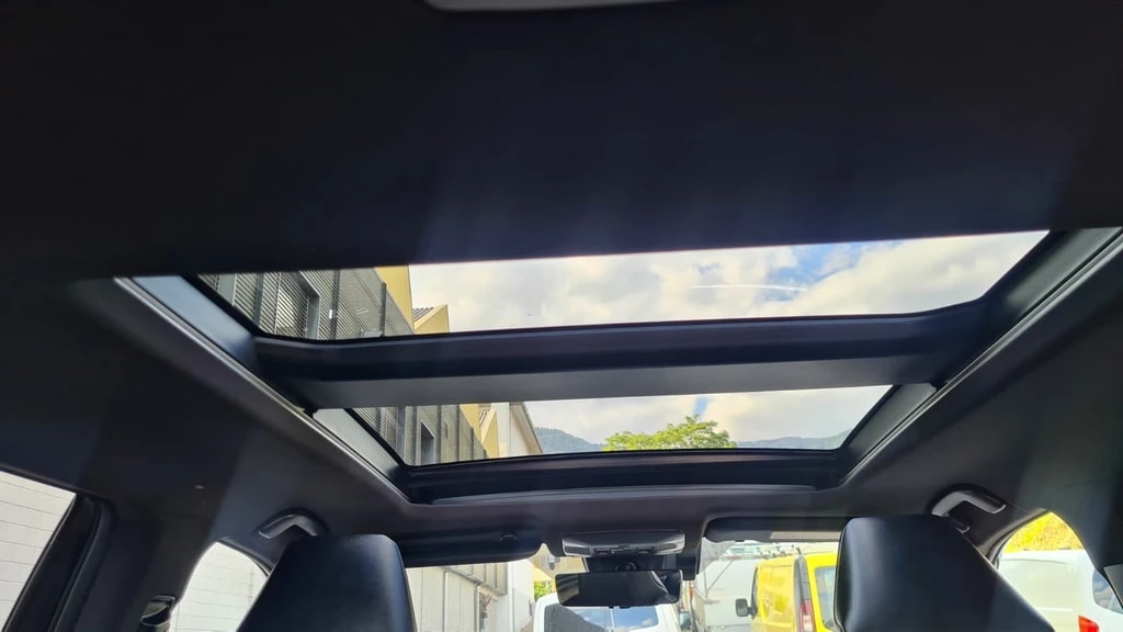 TOYOTA RAV-4 2.5 PHEV Premium e-CVT 4WD ** Voll-Leder ** Gr-Navi ** RF-Kamera 360° ** Abstandsregelsysteme ** Panorama-Glasdacgh **-image-19
