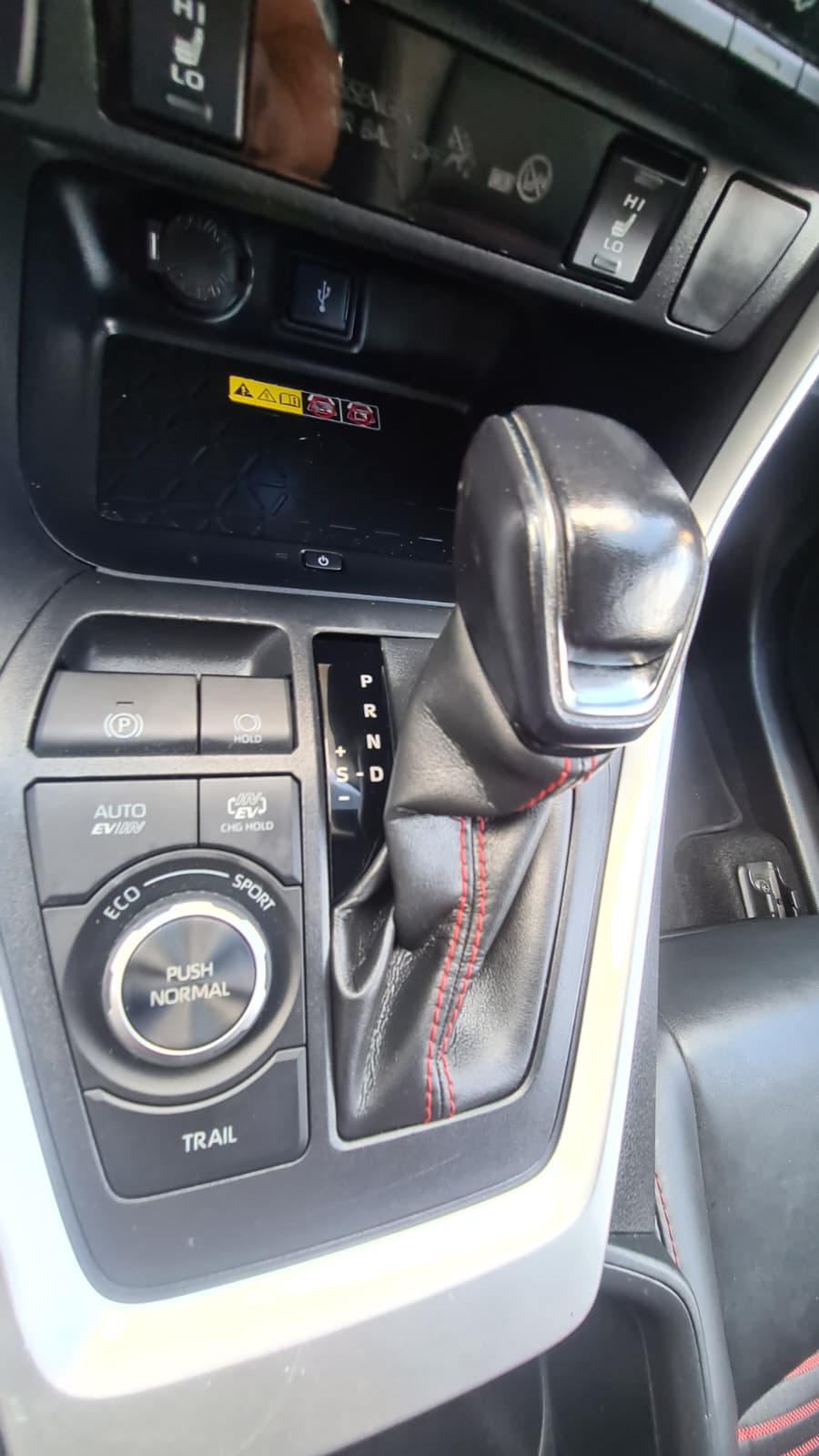 TOYOTA RAV-4 2.5 PHEV Premium e-CVT 4WD ** Voll-Leder ** Gr-Navi ** RF-Kamera 360° ** Abstandsregelsysteme ** Panorama-Glasdacgh **-image-12