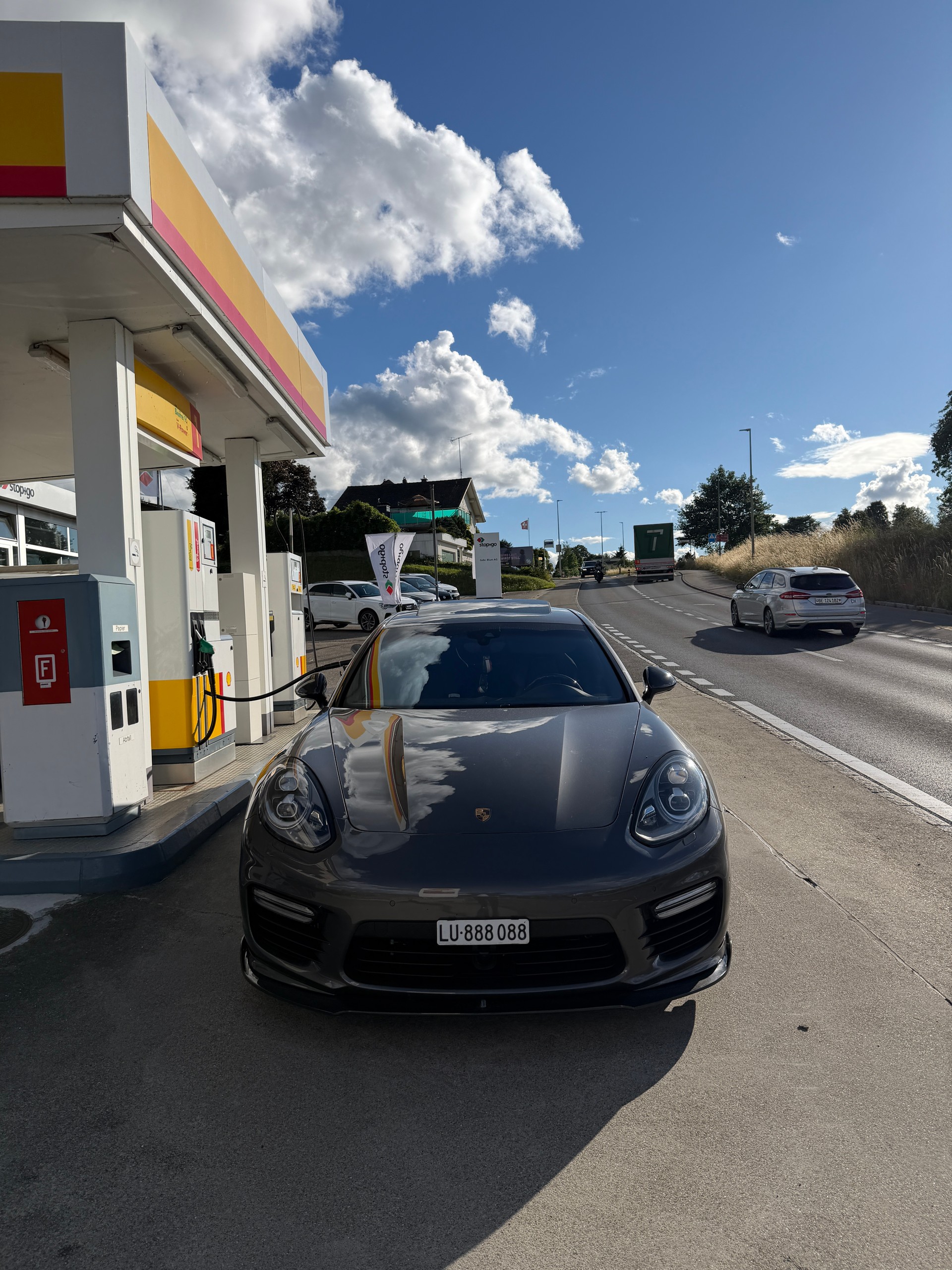 PORSCHE 4.8 V8 Turbo S PDK-image-0