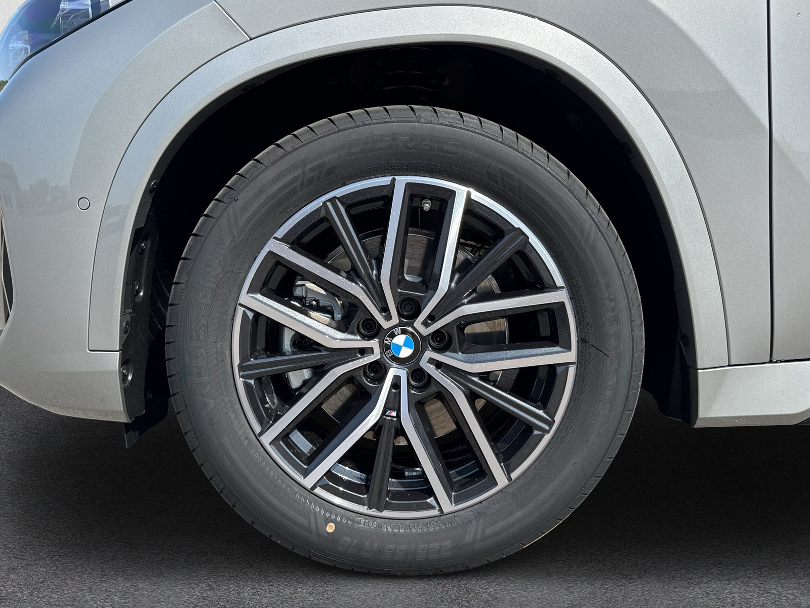 BMW iX1 xDrive 30 Edition M Sport-image-9