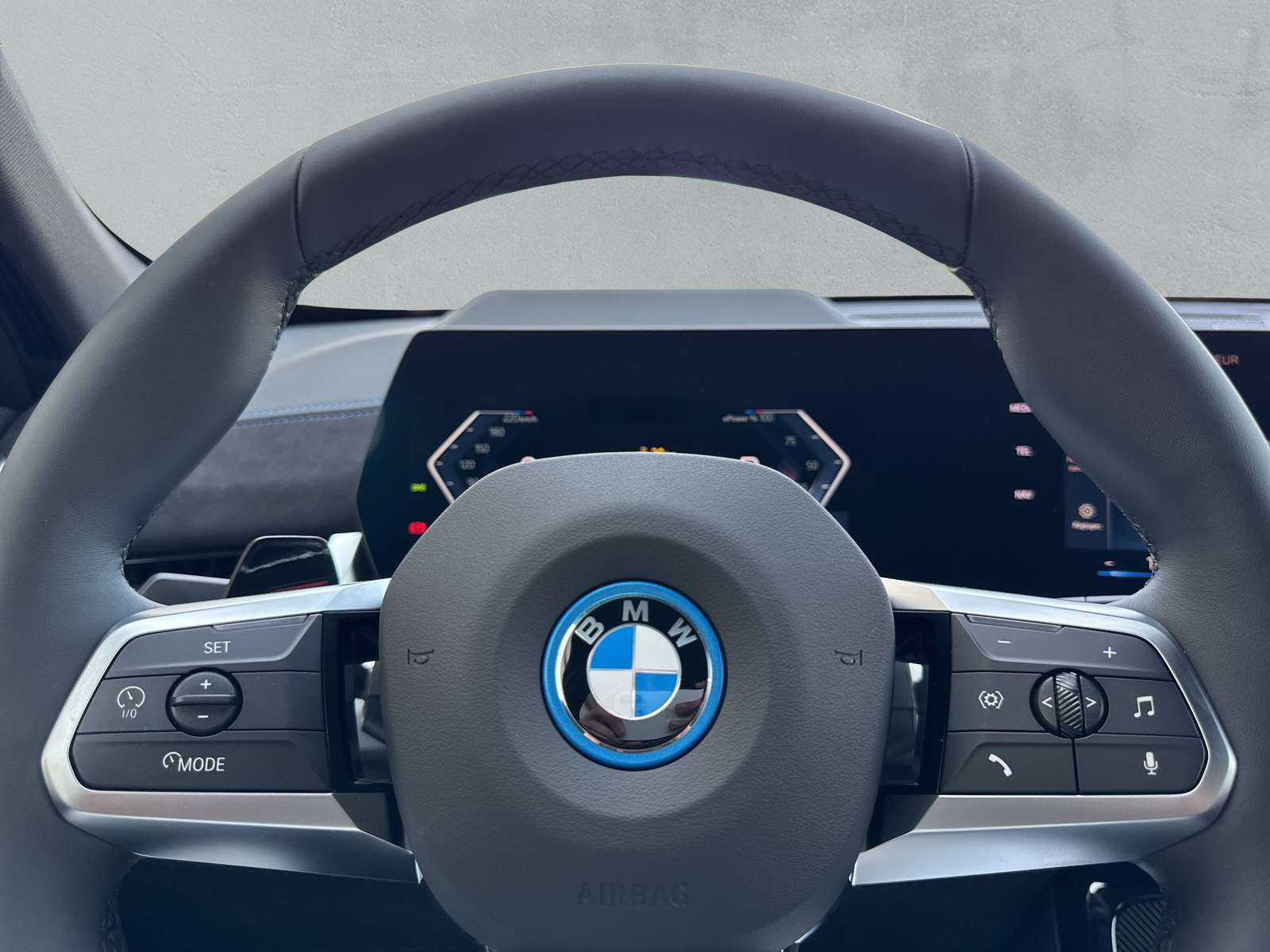 BMW iX1 xDrive 30 Edition M Sport-image-23
